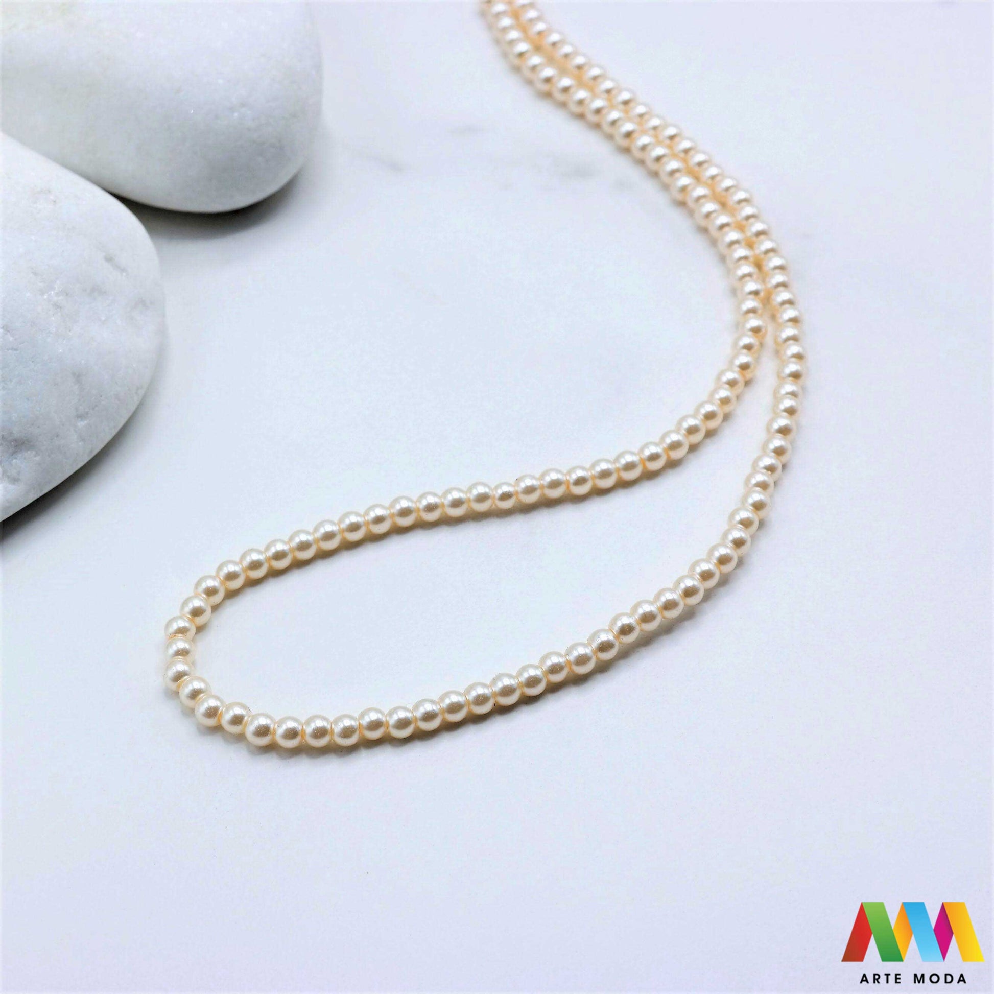 stakleni biseri niz staklo biser perle biserne zrna zrno perla staklene imitacija bisera sedefaste vjenčani nakit klasični DIY ogrlice bijeli u boji bisernim sjajem izrada nakita umjetni Za klasičnu eleganciju birajte staklene bisere imitacija bisera ima visok sedefasti sjaj i savršeno je glatka Idealni su za izradu vjenčanog nakita bezvremenskih ogrlica i narukvica raznim veličinama i bojama ovi biseri unose dašak luksuza u svaki uradi sam projekt Počnite nizati svoju eleganciju arte moda repromaterijal