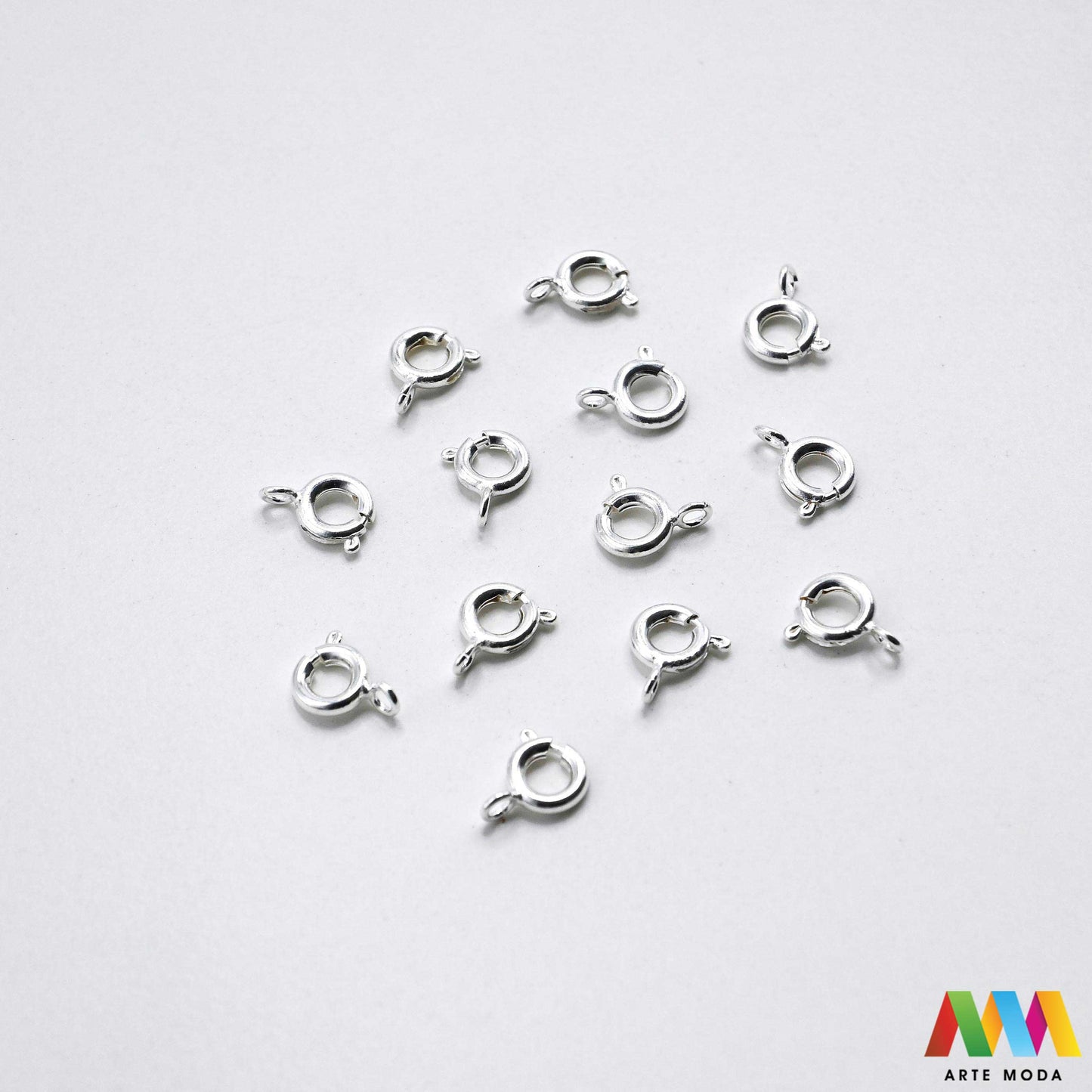 kopče metalne karabiner togl magnet kukice narukvice ogrlice zatvarači nakit DIY metalni pribor spajanje nakita srebrne zlatne karabin magnetne završne kopča narukvica ogrlica Osigurajte svoj nakit Metalne kopče su esencijalne za sigurno završavanje ogrlica i narukvica Birajte između karabin kopči pouzdanost magnetnih kopči lakoća i togl kopči stil Kvalitetni zatvarači u raznim bojama temelj svakog uradi sam nakit projekta arte moda repromaterijal