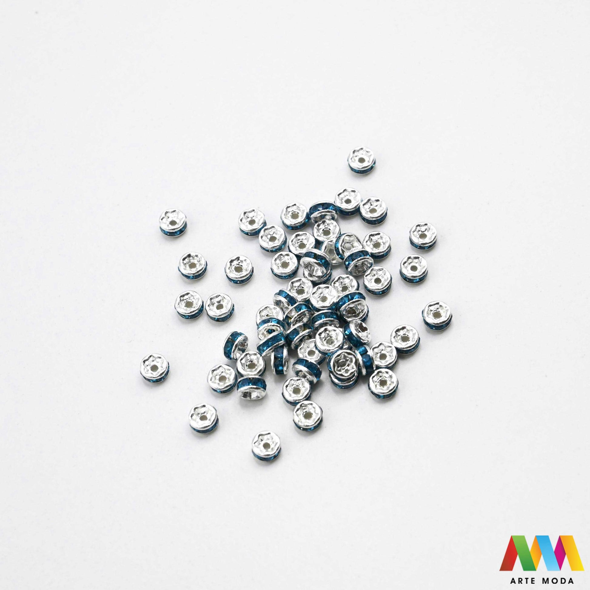 razdjelnik umetak spacer metalne izrada nakita DIY nakit distanceri metalni pribor separatori srebrne zlatne šajbice metalni za perle razmaknice komponente metal Mali ali ključni za profesionalan nakit Metalni umetci razdjelnici spacer perle služe za stvaranje razmaka i dodavanje sjaja perlama Sprječavaju trenje i ističu poludrago kamenje Neophodan element za izradu narukvica i ogrlica koje izgledaju bogatije i elegantnije arte moda repromaterijal