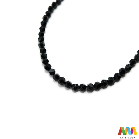 oniks onyx kristal kvarc kalcedon poludrago kamenje repromaterijal poludragi ukrasni kamen mineral crne perle crni muški nakit zaštite uzemljenje snaga izrada DIY mat sjajni narukvice ogrlice Otkrijte moć Oniksa Ovaj crni poludragi kamen simbolizira snagu zaštitu i uzemljenje Njegova duboka boja i elegantan finiš (mat/sjajni) savršeni su za sofisticirani muški i unisex nakit Birajte mat ili sjajne perle od Oniksa i unesite dozu klasične elegancije u svoj uradi sam nakit arte moda repromaterijal