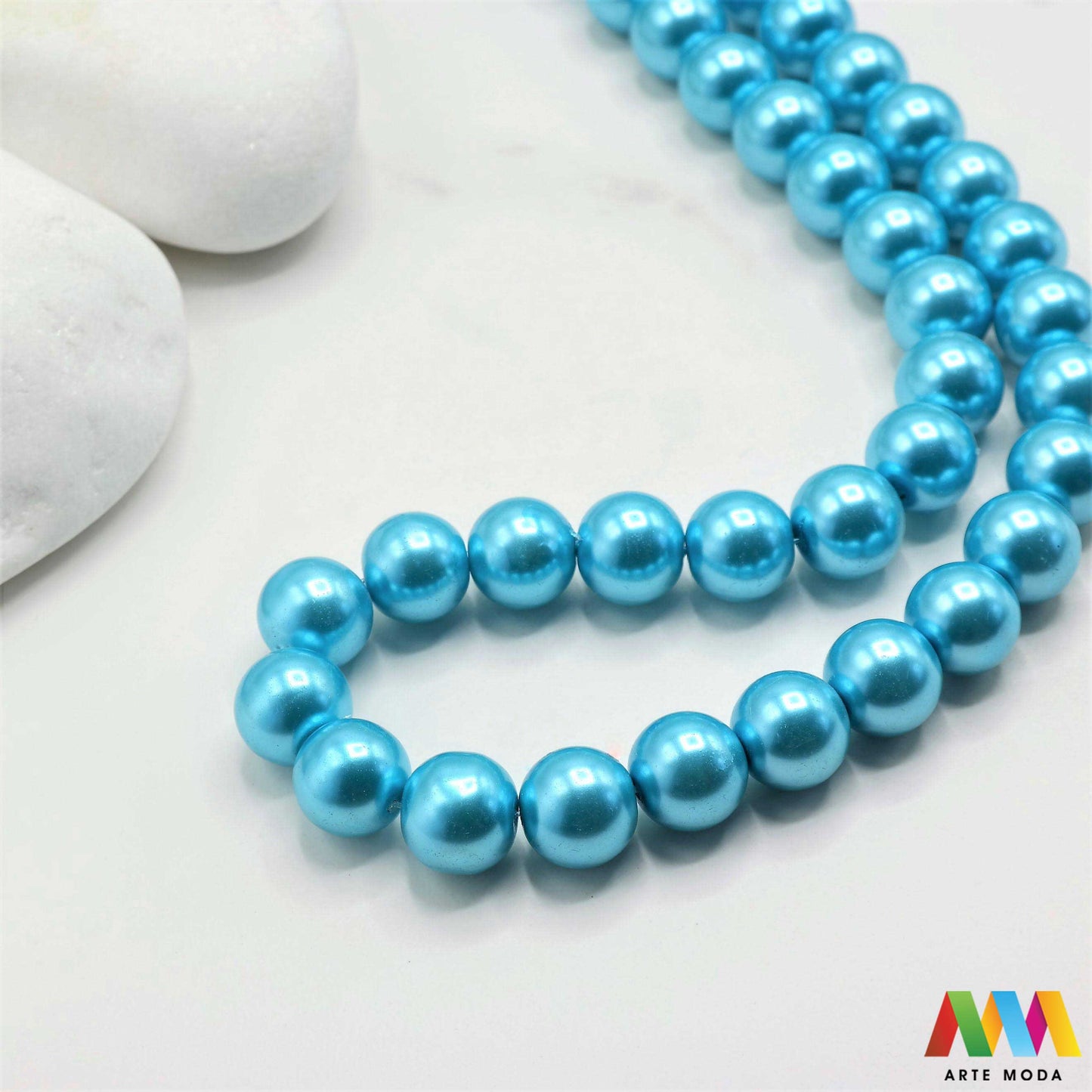 stakleni biseri niz staklo biser perle biserne zrna zrno perla staklene imitacija bisera sedefaste vjenčani nakit klasični DIY ogrlice bijeli u boji bisernim sjajem izrada nakita umjetni Za klasičnu eleganciju birajte staklene bisere imitacija bisera ima visok sedefasti sjaj i savršeno je glatka Idealni su za izradu vjenčanog nakita bezvremenskih ogrlica i narukvica raznim veličinama i bojama ovi biseri unose dašak luksuza u svaki uradi sam projekt Počnite nizati svoju eleganciju arte moda repromaterijal