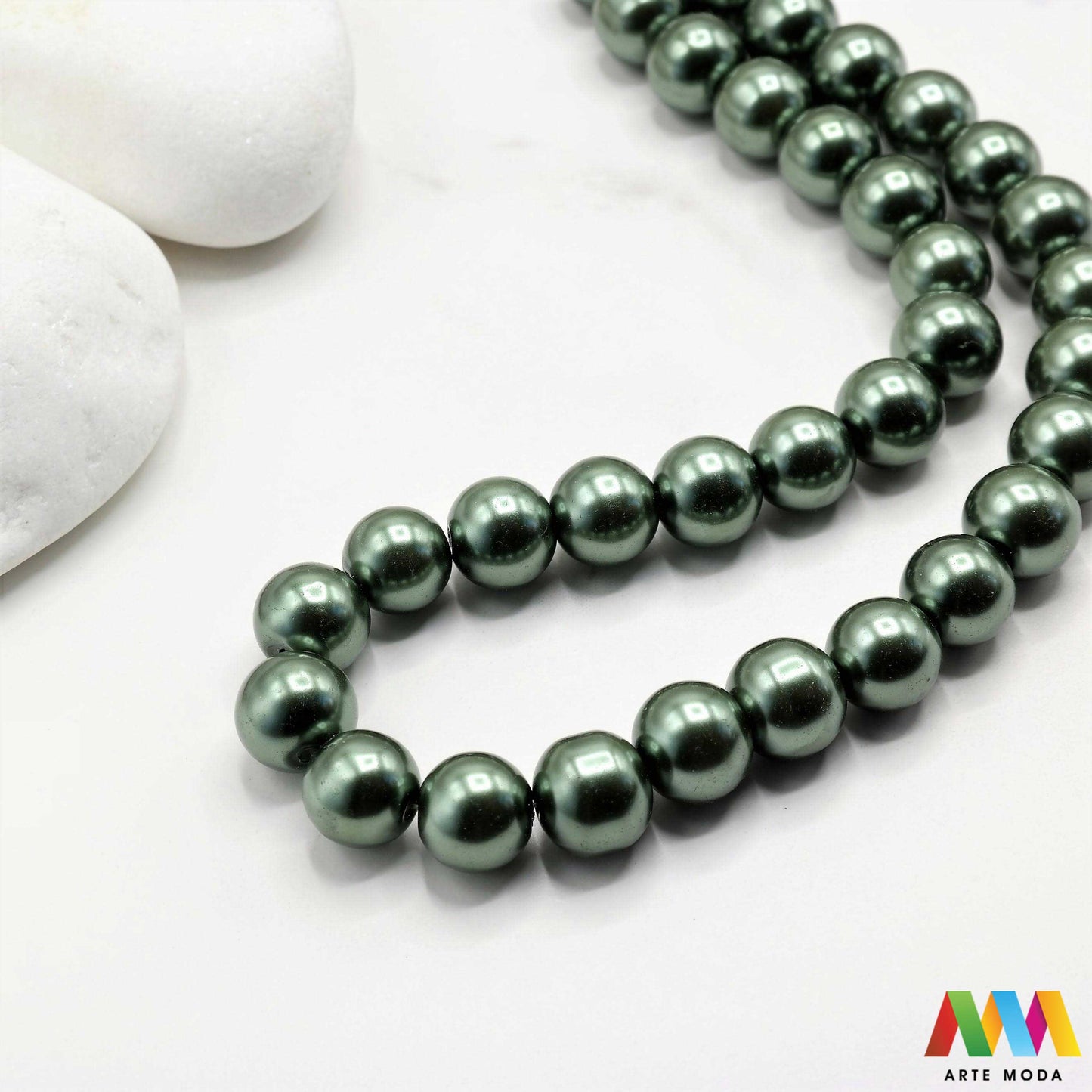 stakleni biseri niz staklo biser perle biserne zrna zrno perla staklene imitacija bisera sedefaste vjenčani nakit klasični DIY ogrlice bijeli u boji bisernim sjajem izrada nakita umjetni Za klasičnu eleganciju birajte staklene bisere imitacija bisera ima visok sedefasti sjaj i savršeno je glatka Idealni su za izradu vjenčanog nakita bezvremenskih ogrlica i narukvica raznim veličinama i bojama ovi biseri unose dašak luksuza u svaki uradi sam projekt Počnite nizati svoju eleganciju arte moda repromaterijal