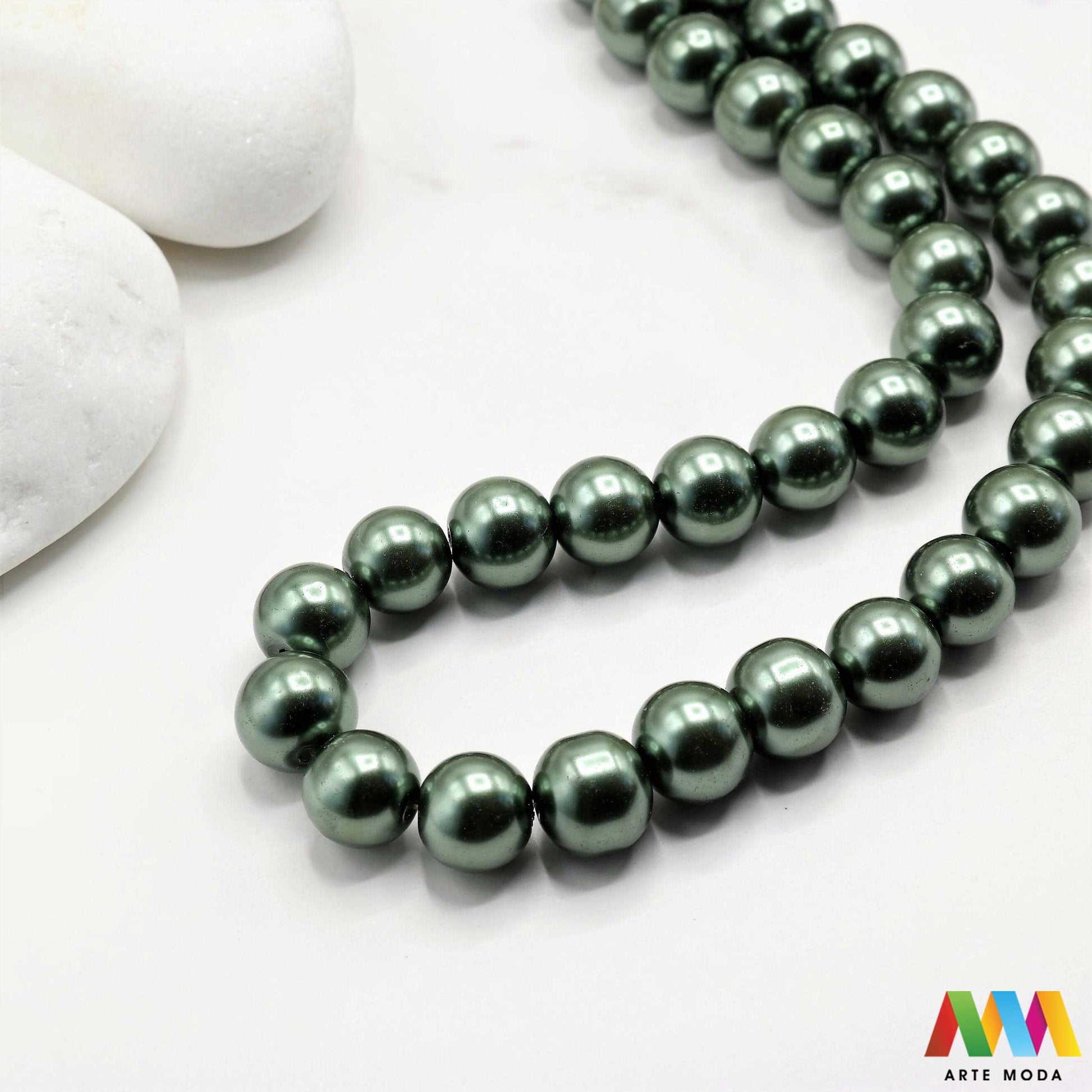 stakleni biseri niz staklo biser perle biserne zrna zrno perla staklene imitacija bisera sedefaste vjenčani nakit klasični DIY ogrlice bijeli u boji bisernim sjajem izrada nakita umjetni Za klasičnu eleganciju birajte staklene bisere imitacija bisera ima visok sedefasti sjaj i savršeno je glatka Idealni su za izradu vjenčanog nakita bezvremenskih ogrlica i narukvica raznim veličinama i bojama ovi biseri unose dašak luksuza u svaki uradi sam projekt Počnite nizati svoju eleganciju arte moda repromaterijal