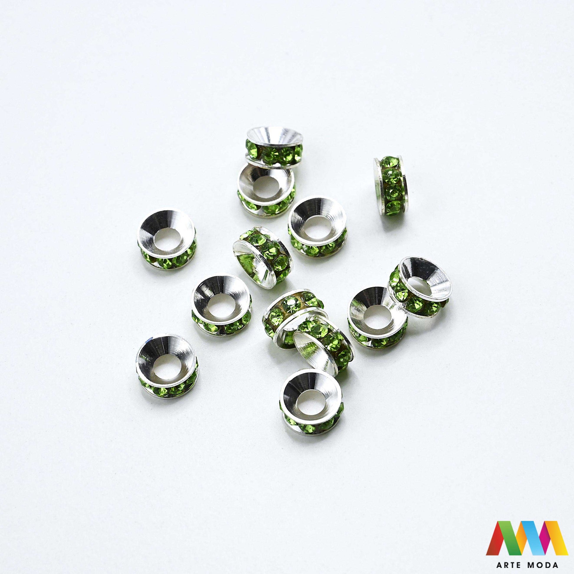 razdjelnik umetak spacer metalne izrada nakita DIY nakit distanceri metalni pribor separatori srebrne zlatne šajbice metalni za perle razmaknice komponente metal Mali ali ključni za profesionalan nakit Metalni umetci razdjelnici spacer perle služe za stvaranje razmaka i dodavanje sjaja perlama Sprječavaju trenje i ističu poludrago kamenje Neophodan element za izradu narukvica i ogrlica koje izgledaju bogatije i elegantnije arte moda repromaterijal