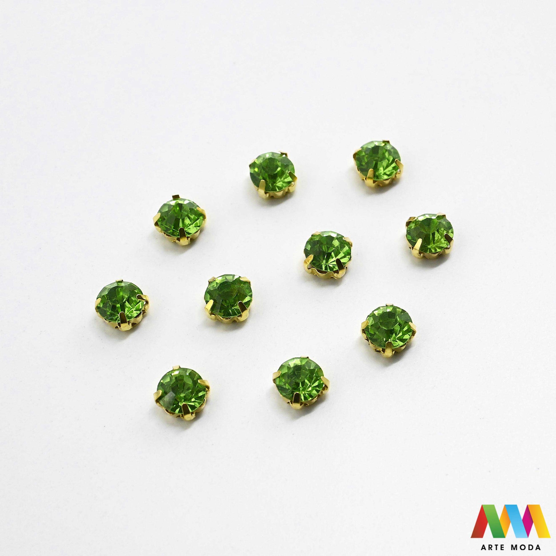 cirkoni stakleni metalni kalup blještavo sjajno perle privjesci rhinestones šivanje lijepljenje nakit glamur kostimi dekoracije ukrasi kalupu cirkon kopči blještavi Postignite maksimalan sjaj s staklenim cirkonima u metalnom kalupu Ovi blještavi cirkoni su sigurno fiksirani i spremni za šivanje lijepljenje ili nizanje Idealni za izradu glamuroznog nakita ukrašavanje kostima i svečane dekoracije Brz jednostavan i elegantan put do blistavog "uradi sam" projekta arte moda repromaterijal