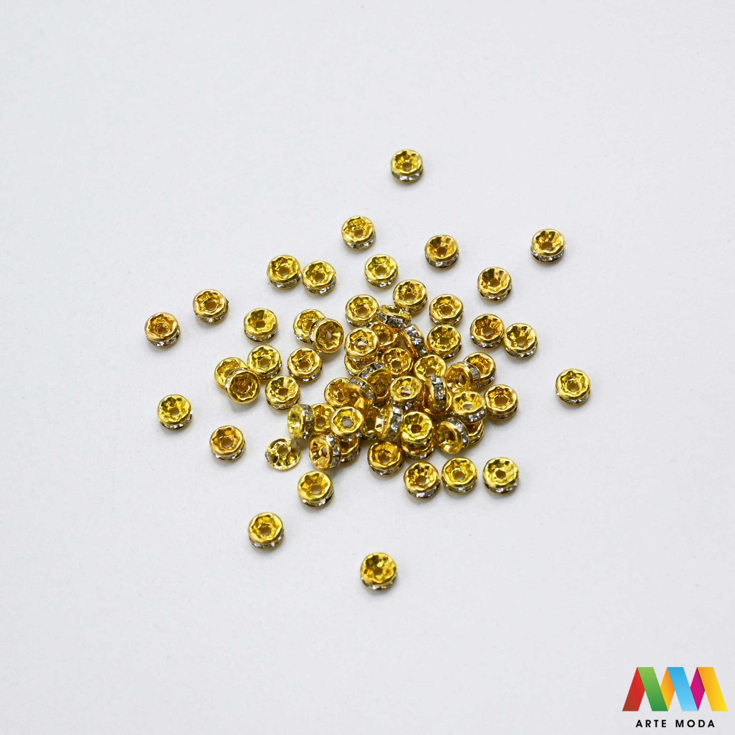 razdjelnik umetak spacer metalne izrada nakita DIY nakit distanceri metalni pribor separatori srebrne zlatne šajbice metalni za perle razmaknice komponente metal Mali ali ključni za profesionalan nakit Metalni umetci razdjelnici spacer perle služe za stvaranje razmaka i dodavanje sjaja perlama Sprječavaju trenje i ističu poludrago kamenje Neophodan element za izradu narukvica i ogrlica koje izgledaju bogatije i elegantnije arte moda repromaterijal