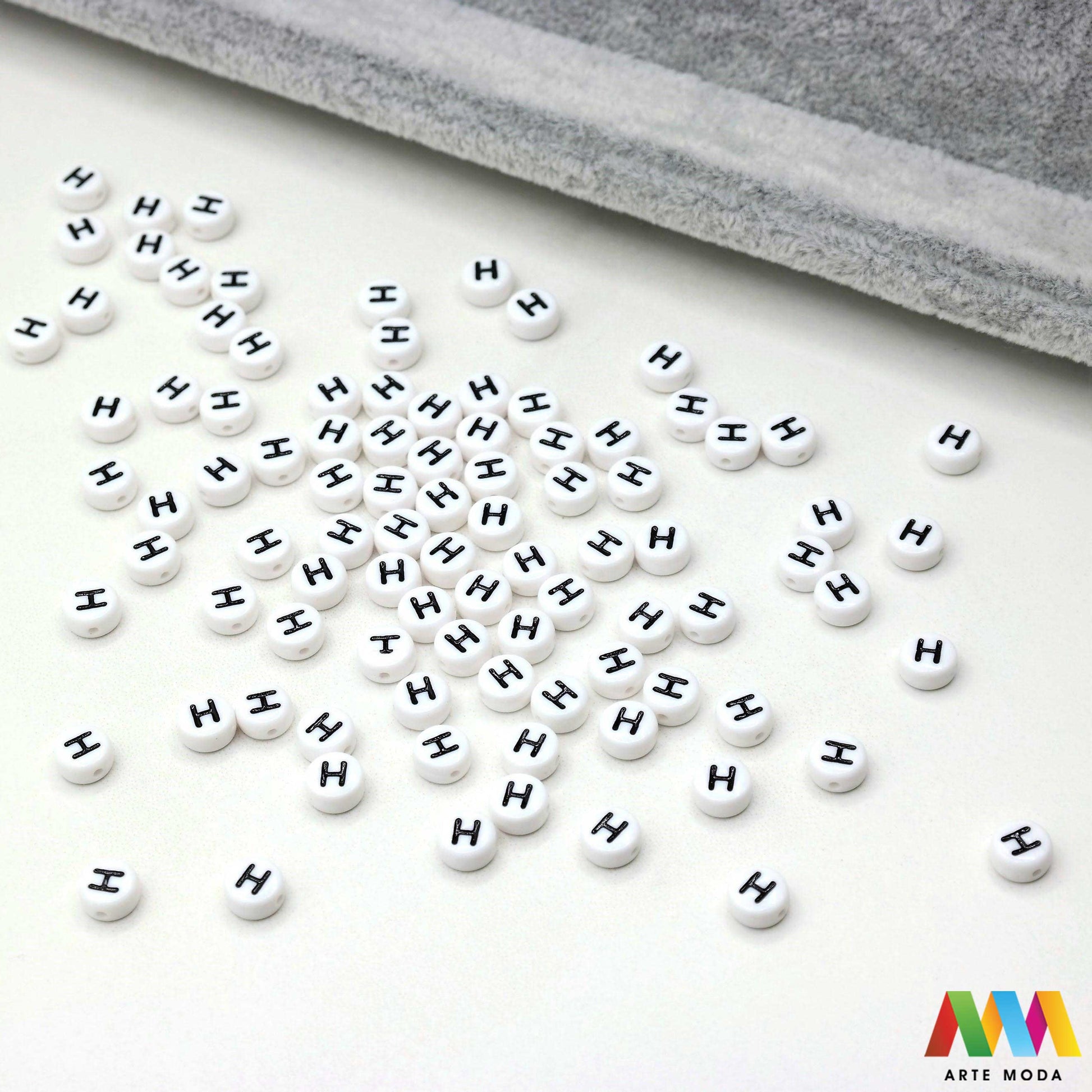 slova brojevi plastične nizanje imenom narukvice prijateljstva dječji nakit personalizirani kockaste perle okrugle abeceda DIY ručni rad izrada mix mješana Stvorite personalizirani nakit s našim plastičnim slovima i brojevima Perle u obliku kocki i krugova idealne su za izradu narukvica s imenom i porukama Lagane su šarene i savršene za dječji nakit i narukvice prijateljstva Lako nizanje za maksimalnu uradi sam zabavu arte moda repromaterijal