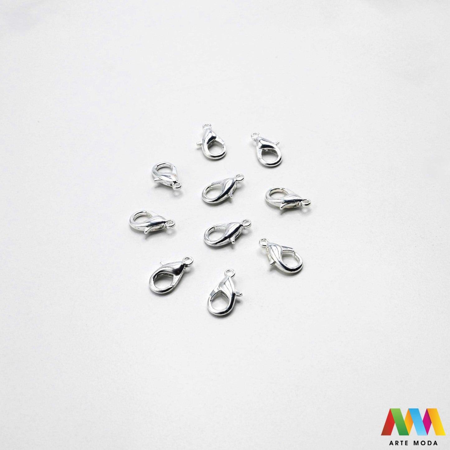 kopče metalne karabiner togl magnet kukice narukvice ogrlice zatvarači nakit DIY metalni pribor spajanje nakita srebrne zlatne karabin magnetne završne kopča narukvica ogrlica Osigurajte svoj nakit Metalne kopče su esencijalne za sigurno završavanje ogrlica i narukvica Birajte između karabin kopči pouzdanost magnetnih kopči lakoća i togl kopči stil Kvalitetni zatvarači u raznim bojama temelj svakog uradi sam nakit projekta arte moda repromaterijal