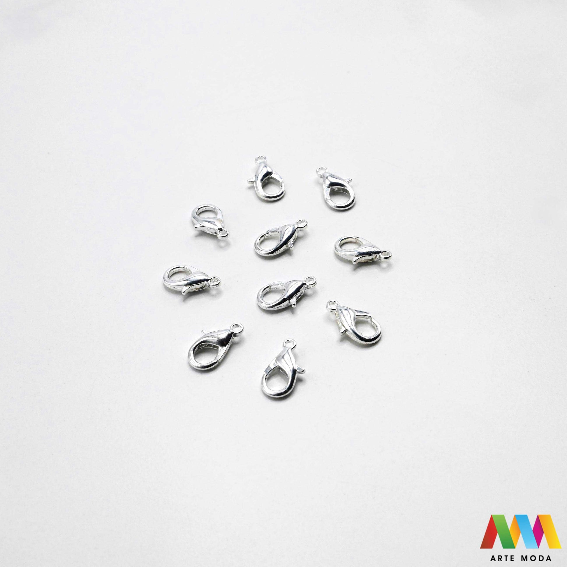 kopče metalne karabiner togl magnet kukice narukvice ogrlice zatvarači nakit DIY metalni pribor spajanje nakita srebrne zlatne karabin magnetne završne kopča narukvica ogrlica Osigurajte svoj nakit Metalne kopče su esencijalne za sigurno završavanje ogrlica i narukvica Birajte između karabin kopči pouzdanost magnetnih kopči lakoća i togl kopči stil Kvalitetni zatvarači u raznim bojama temelj svakog uradi sam nakit projekta arte moda repromaterijal