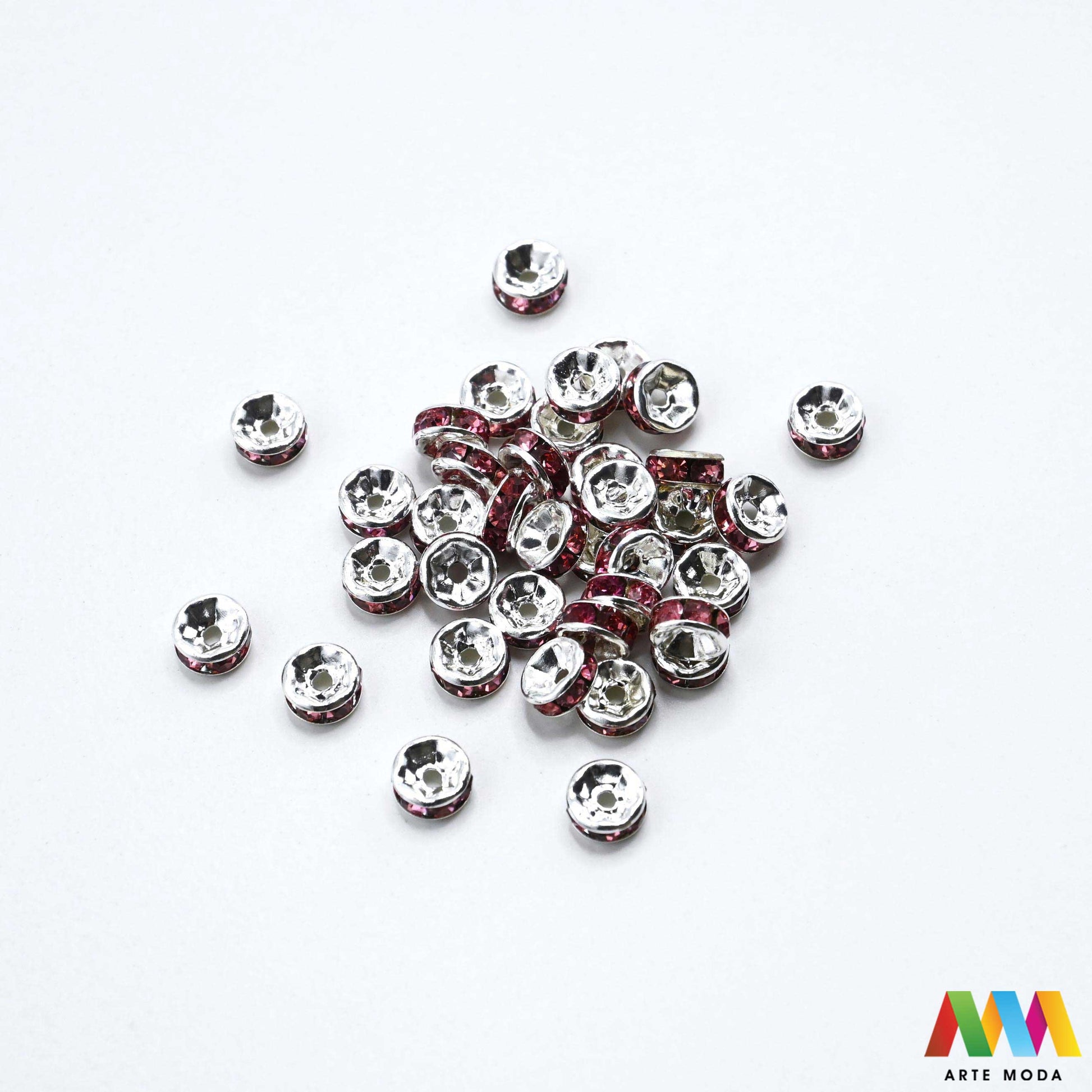 razdjelnik umetak spacer metalne izrada nakita DIY nakit distanceri metalni pribor separatori srebrne zlatne šajbice metalni za perle razmaknice komponente metal Mali ali ključni za profesionalan nakit Metalni umetci razdjelnici spacer perle služe za stvaranje razmaka i dodavanje sjaja perlama Sprječavaju trenje i ističu poludrago kamenje Neophodan element za izradu narukvica i ogrlica koje izgledaju bogatije i elegantnije arte moda repromaterijal