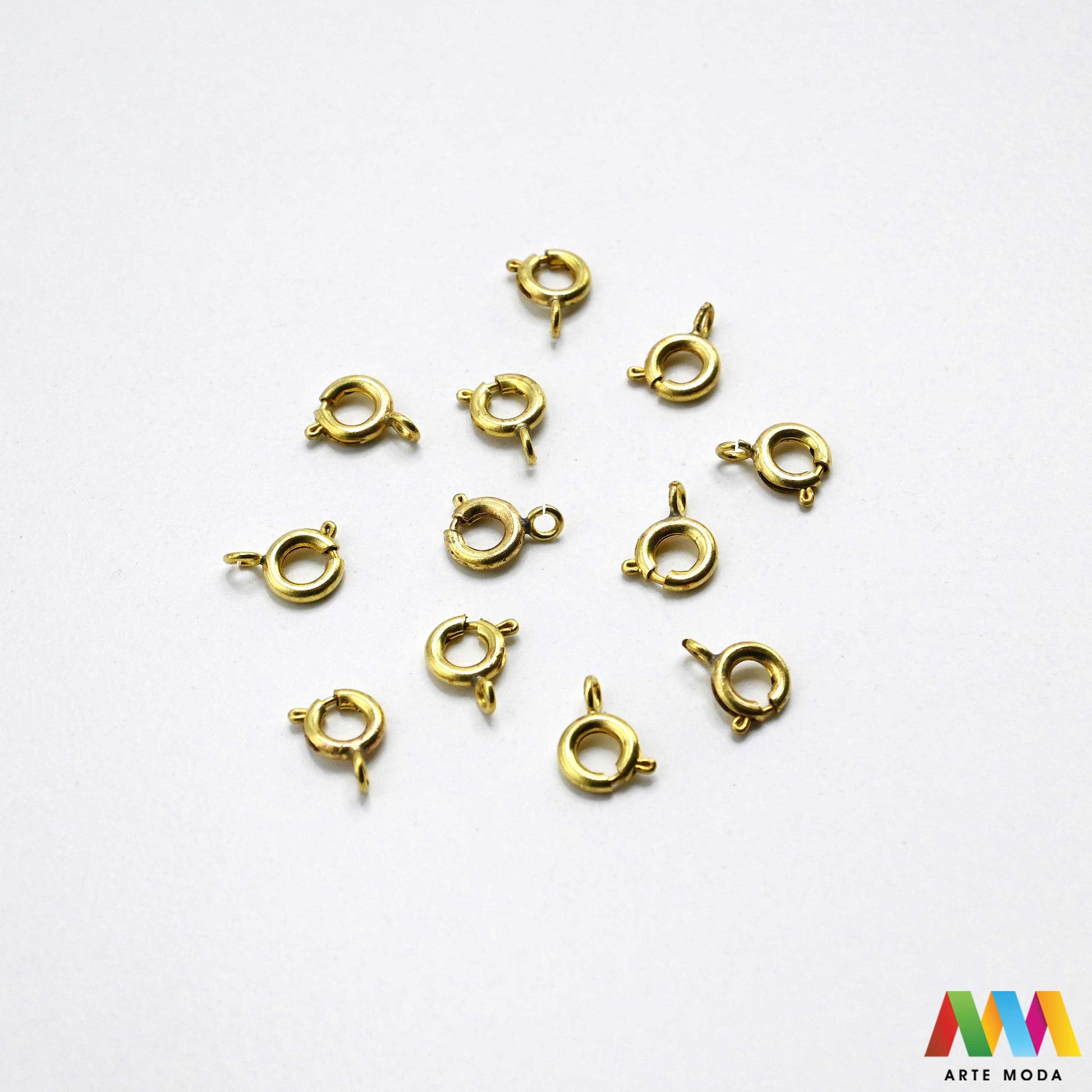 kopče metalne karabiner togl magnet kukice narukvice ogrlice zatvarači nakit DIY metalni pribor spajanje nakita srebrne zlatne karabin magnetne završne kopča narukvica ogrlica Osigurajte svoj nakit Metalne kopče su esencijalne za sigurno završavanje ogrlica i narukvica Birajte između karabin kopči pouzdanost magnetnih kopči lakoća i togl kopči stil Kvalitetni zatvarači u raznim bojama temelj svakog uradi sam nakit projekta arte moda repromaterijal