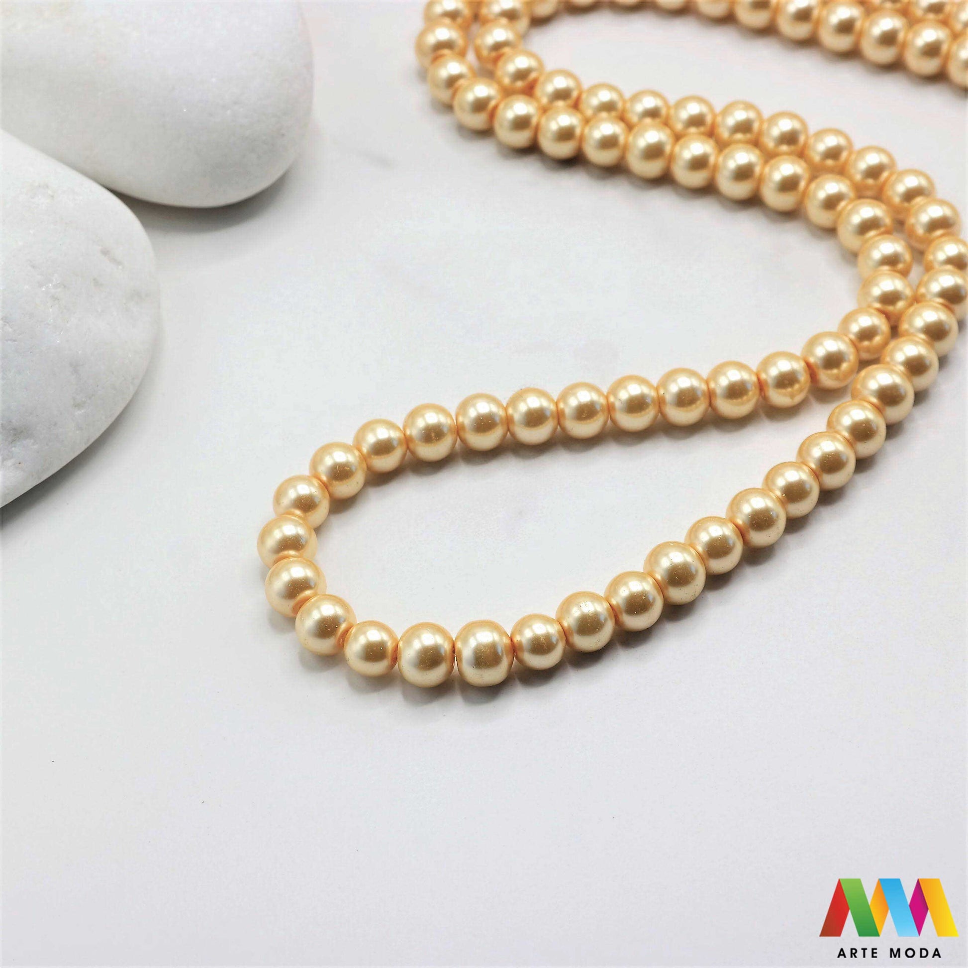 stakleni biseri niz staklo biser perle biserne zrna zrno perla staklene imitacija bisera sedefaste vjenčani nakit klasični DIY ogrlice bijeli u boji bisernim sjajem izrada nakita umjetni Za klasičnu eleganciju birajte staklene bisere imitacija bisera ima visok sedefasti sjaj i savršeno je glatka Idealni su za izradu vjenčanog nakita bezvremenskih ogrlica i narukvica raznim veličinama i bojama ovi biseri unose dašak luksuza u svaki uradi sam projekt Počnite nizati svoju eleganciju arte moda repromaterijal