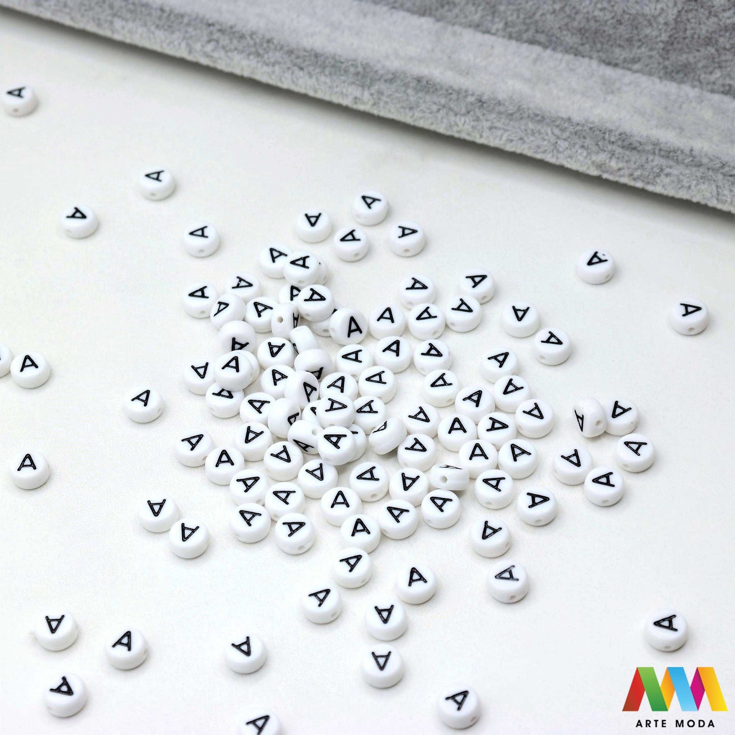 slova brojevi plastične nizanje imenom narukvice prijateljstva dječji nakit personalizirani kockaste perle okrugle abeceda DIY ručni rad izrada mix mješana Stvorite personalizirani nakit s našim plastičnim slovima i brojevima Perle u obliku kocki i krugova idealne su za izradu narukvica s imenom i porukama Lagane su šarene i savršene za dječji nakit i narukvice prijateljstva Lako nizanje za maksimalnu uradi sam zabavu arte moda repromaterijal