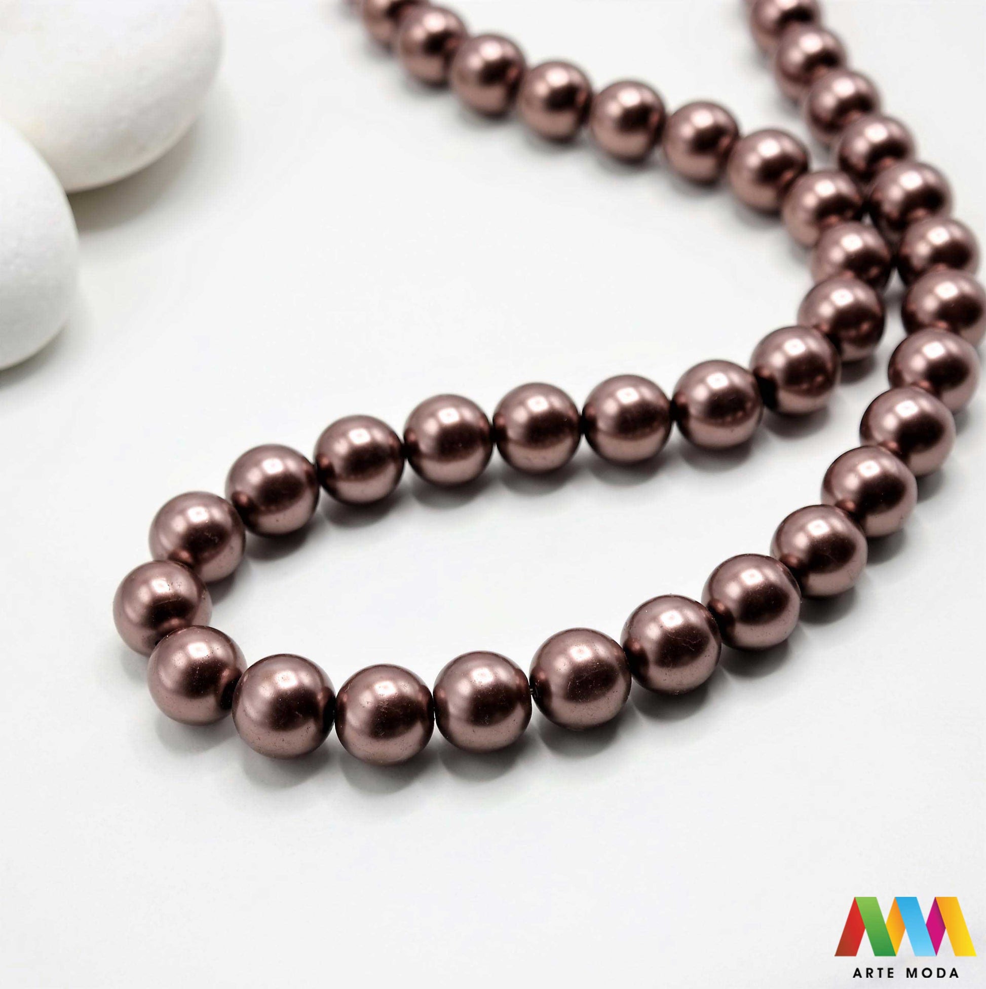 stakleni biseri niz staklo biser perle biserne zrna zrno perla staklene imitacija bisera sedefaste vjenčani nakit klasični DIY ogrlice bijeli u boji bisernim sjajem izrada nakita umjetni Za klasičnu eleganciju birajte staklene bisere imitacija bisera ima visok sedefasti sjaj i savršeno je glatka Idealni su za izradu vjenčanog nakita bezvremenskih ogrlica i narukvica raznim veličinama i bojama ovi biseri unose dašak luksuza u svaki uradi sam projekt Počnite nizati svoju eleganciju arte moda repromaterijal