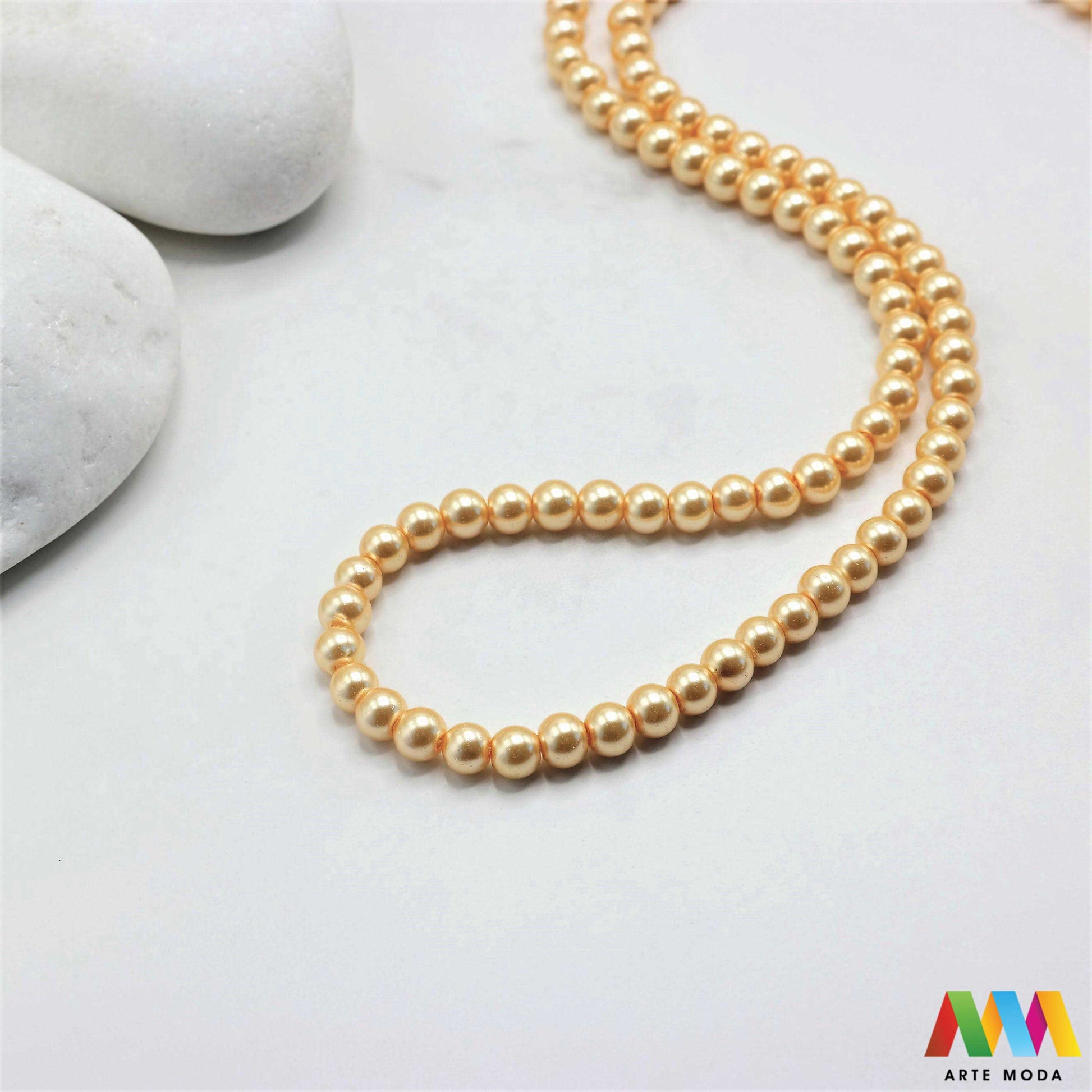 stakleni biseri niz staklo biser perle biserne zrna zrno perla staklene imitacija bisera sedefaste vjenčani nakit klasični DIY ogrlice bijeli u boji bisernim sjajem izrada nakita umjetni Za klasičnu eleganciju birajte staklene bisere imitacija bisera ima visok sedefasti sjaj i savršeno je glatka Idealni su za izradu vjenčanog nakita bezvremenskih ogrlica i narukvica raznim veličinama i bojama ovi biseri unose dašak luksuza u svaki uradi sam projekt Počnite nizati svoju eleganciju arte moda repromaterijal