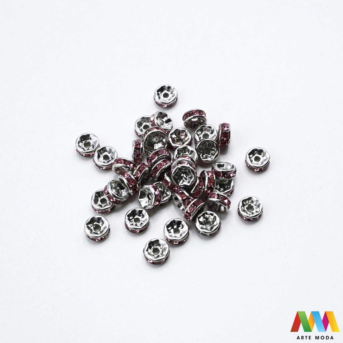 razdjelnik umetak spacer metalne izrada nakita DIY nakit distanceri metalni pribor separatori srebrne zlatne šajbice metalni za perle razmaknice komponente metal Mali ali ključni za profesionalan nakit Metalni umetci razdjelnici spacer perle služe za stvaranje razmaka i dodavanje sjaja perlama Sprječavaju trenje i ističu poludrago kamenje Neophodan element za izradu narukvica i ogrlica koje izgledaju bogatije i elegantnije arte moda repromaterijal