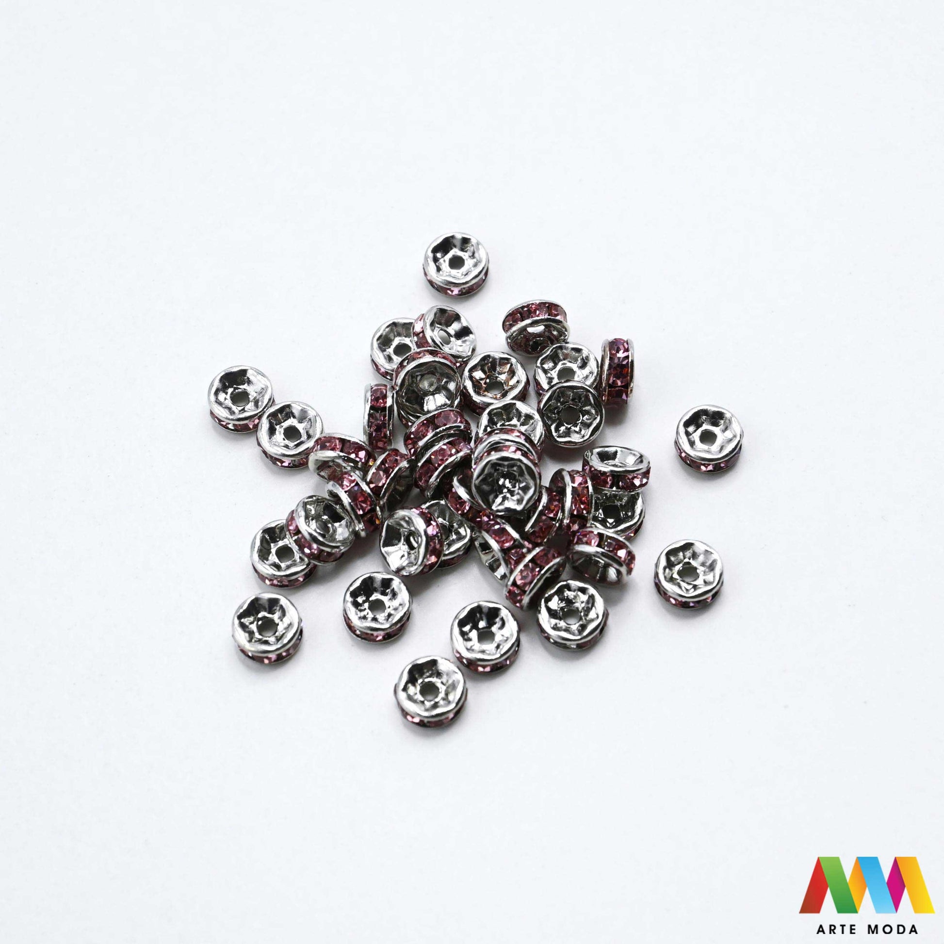 razdjelnik umetak spacer metalne izrada nakita DIY nakit distanceri metalni pribor separatori srebrne zlatne šajbice metalni za perle razmaknice komponente metal Mali ali ključni za profesionalan nakit Metalni umetci razdjelnici spacer perle služe za stvaranje razmaka i dodavanje sjaja perlama Sprječavaju trenje i ističu poludrago kamenje Neophodan element za izradu narukvica i ogrlica koje izgledaju bogatije i elegantnije arte moda repromaterijal