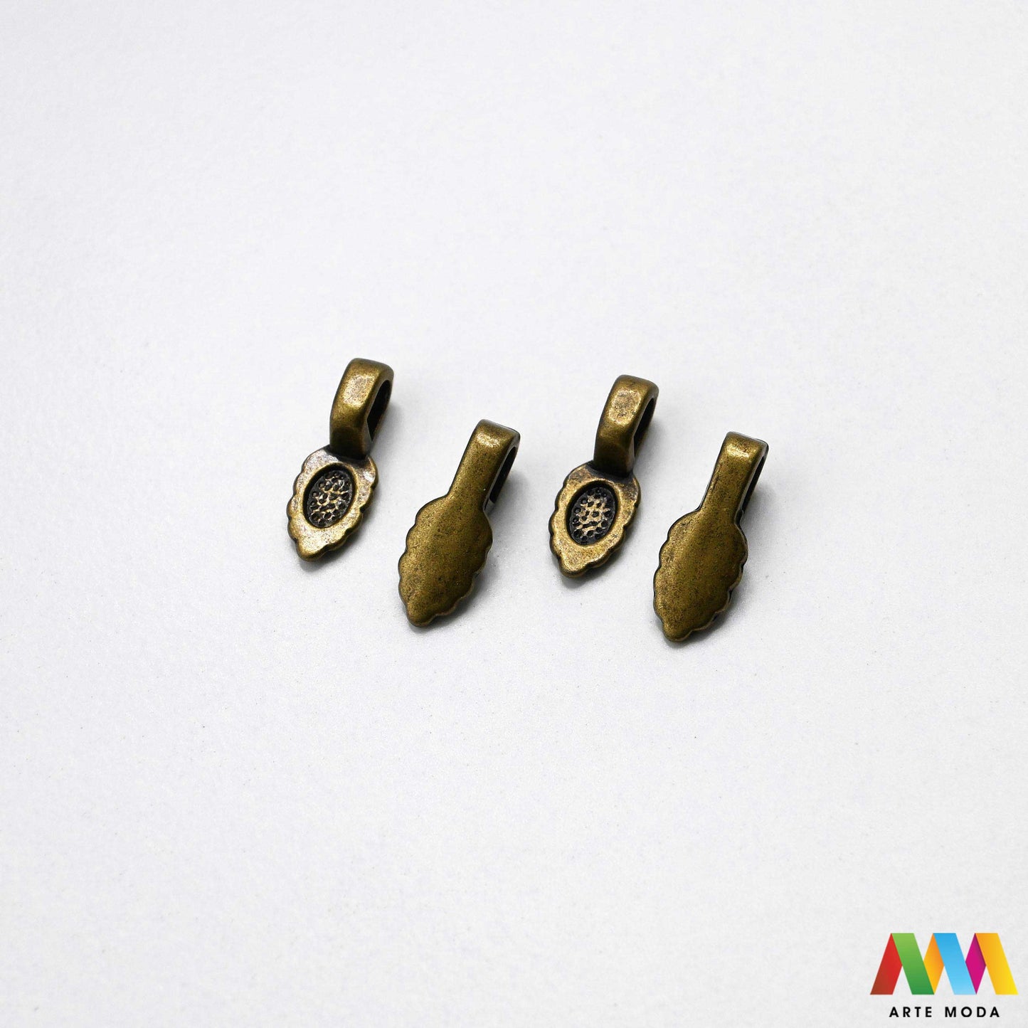 držači bailovi stiskači kvačice za privjeske spojnice vješalice nakit držač kamen metalni elementi DIY pribor srebrni zlatni montaža privjeska kristale poludrago vješanje privjesaka repromaterijali Pretvorite perle kamenje privjeske esencijalni vješanje vaših kreacija na lančiće konce Omogućuju profesionalan izgled sigurno nošenje poludragog kamenja kristala različitih stilova glatki gravirani filigranski boja srebro zlato bronca osigurajte čvrst elegantan spoj svom uradi sam nakitu arte moda repromaterijal