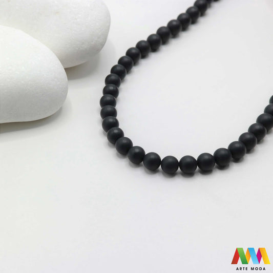 oniks onyx kristal kvarc kalcedon poludrago kamenje repromaterijal poludragi ukrasni kamen mineral crne perle crni muški nakit zaštite uzemljenje snaga izrada DIY mat sjajni narukvice ogrlice Otkrijte moć Oniksa Ovaj crni poludragi kamen simbolizira snagu zaštitu i uzemljenje Njegova duboka boja i elegantan finiš (mat/sjajni) savršeni su za sofisticirani muški i unisex nakit Birajte mat ili sjajne perle od Oniksa i unesite dozu klasične elegancije u svoj uradi sam nakit arte moda repromaterijal