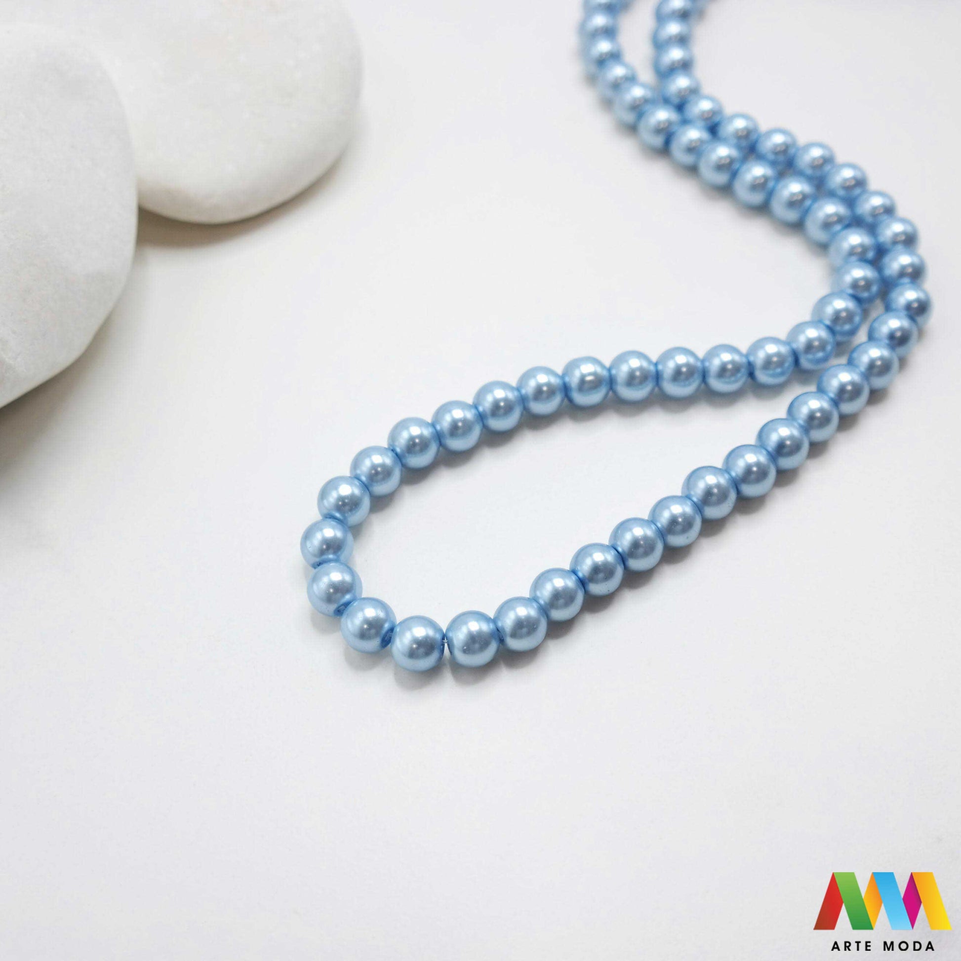 stakleni biseri niz staklo biser perle biserne zrna zrno perla staklene imitacija bisera sedefaste vjenčani nakit klasični DIY ogrlice bijeli u boji bisernim sjajem izrada nakita umjetni Za klasičnu eleganciju birajte staklene bisere imitacija bisera ima visok sedefasti sjaj i savršeno je glatka Idealni su za izradu vjenčanog nakita bezvremenskih ogrlica i narukvica raznim veličinama i bojama ovi biseri unose dašak luksuza u svaki uradi sam projekt Počnite nizati svoju eleganciju arte moda repromaterijal