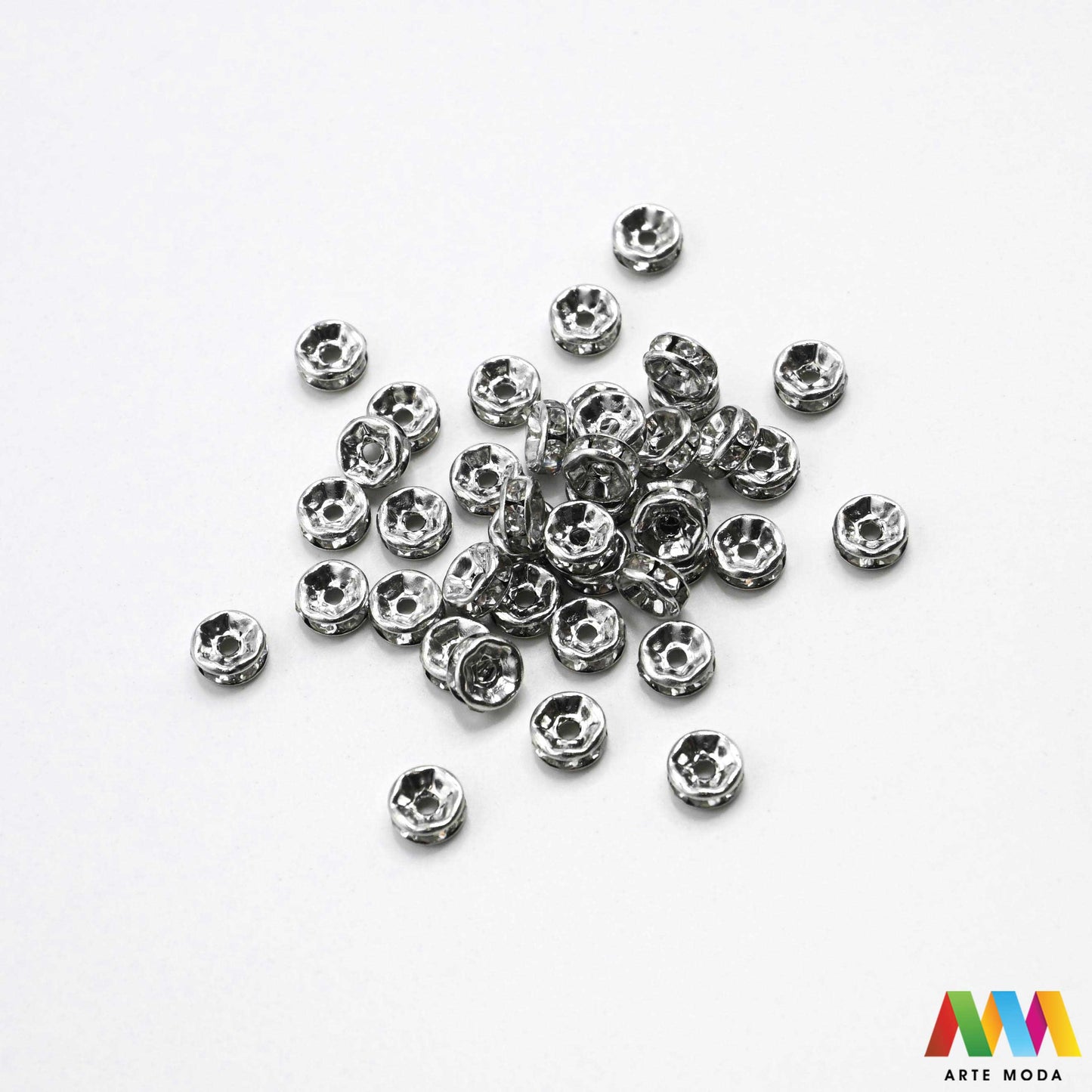 razdjelnik umetak spacer metalne izrada nakita DIY nakit distanceri metalni pribor separatori srebrne zlatne šajbice metalni za perle razmaknice komponente metal Mali ali ključni za profesionalan nakit Metalni umetci razdjelnici spacer perle služe za stvaranje razmaka i dodavanje sjaja perlama Sprječavaju trenje i ističu poludrago kamenje Neophodan element za izradu narukvica i ogrlica koje izgledaju bogatije i elegantnije arte moda repromaterijal