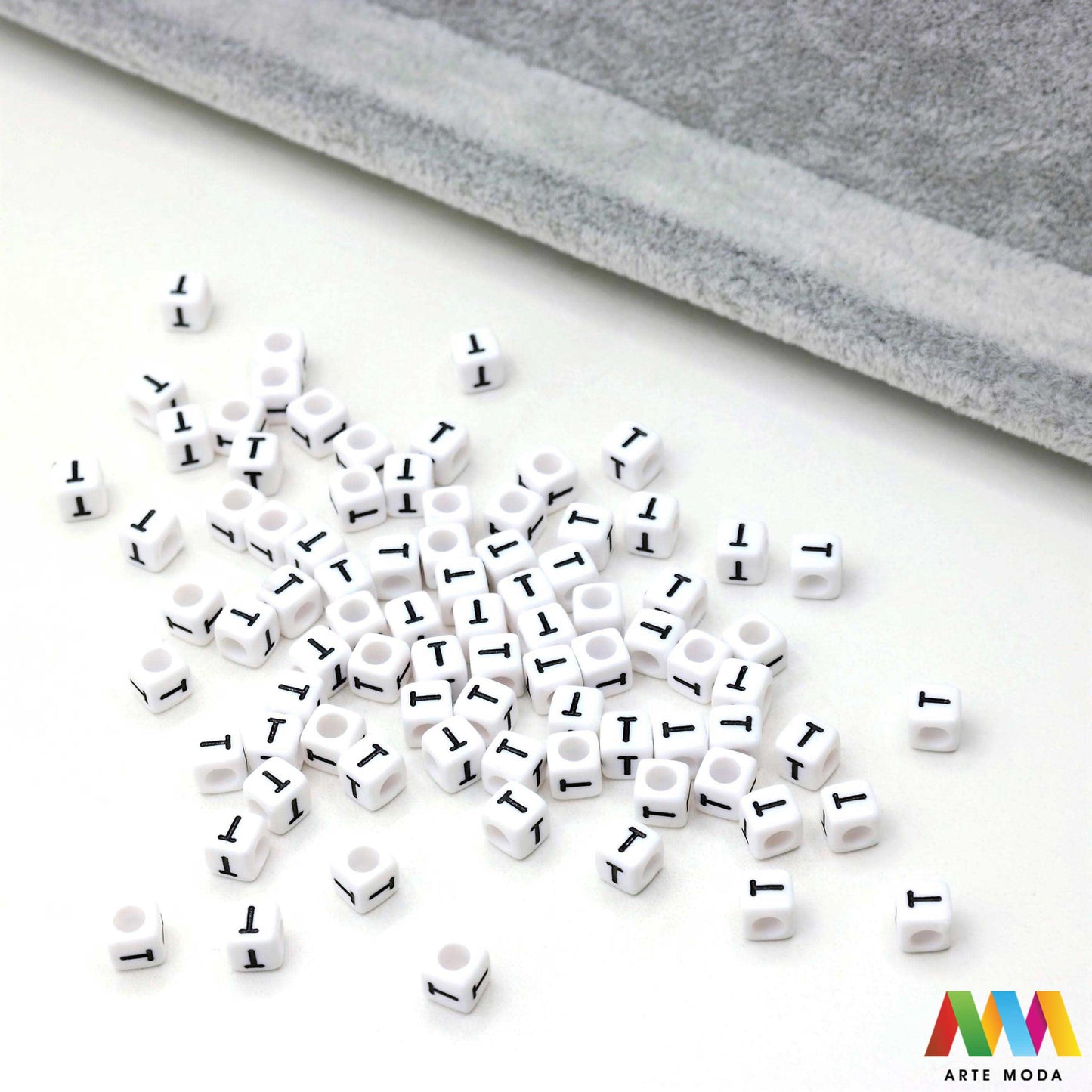 slova brojevi plastične nizanje imenom narukvice prijateljstva dječji nakit personalizirani kockaste perle okrugle abeceda DIY ručni rad izrada mix mješana Stvorite personalizirani nakit s našim plastičnim slovima i brojevima Perle u obliku kocki i krugova idealne su za izradu narukvica s imenom i porukama Lagane su šarene i savršene za dječji nakit i narukvice prijateljstva Lako nizanje za maksimalnu uradi sam zabavu arte moda repromaterijal