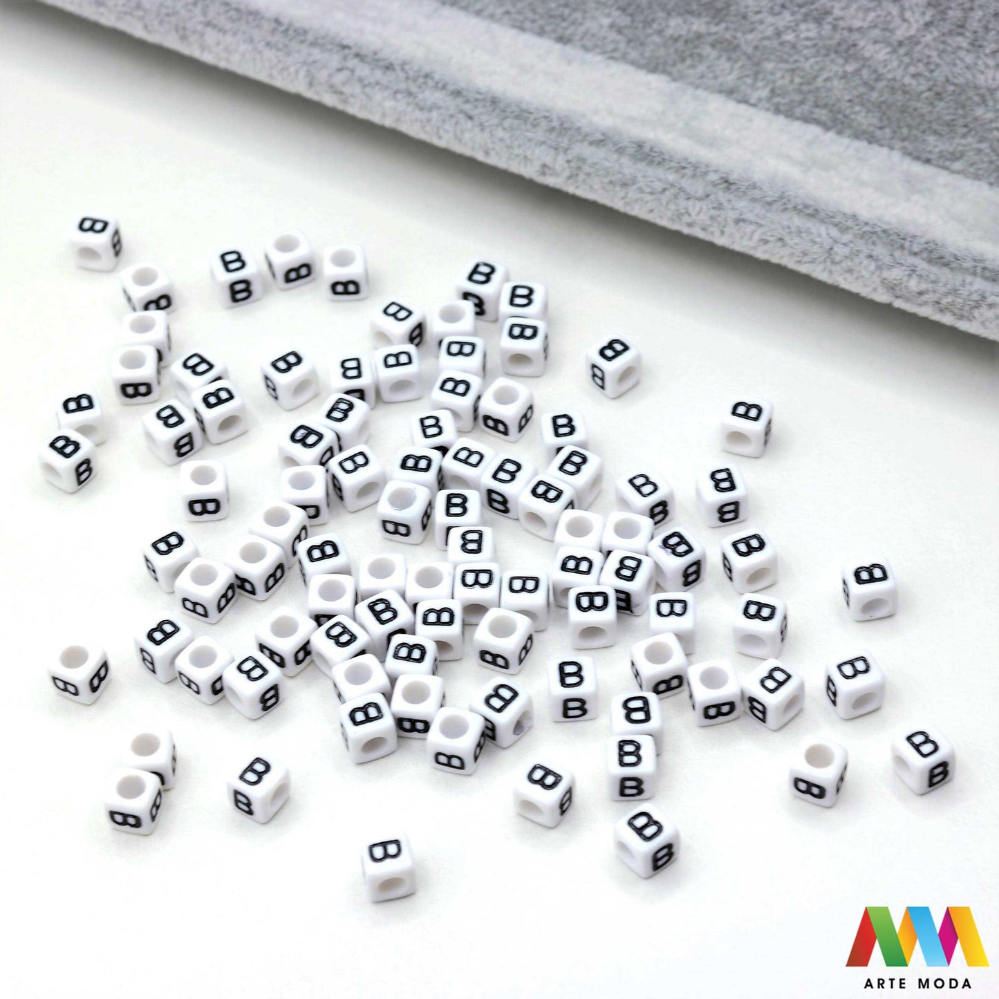 slova brojevi plastične nizanje imenom narukvice prijateljstva dječji nakit personalizirani kockaste perle okrugle abeceda DIY ručni rad izrada mix mješana Stvorite personalizirani nakit s našim plastičnim slovima i brojevima Perle u obliku kocki i krugova idealne su za izradu narukvica s imenom i porukama Lagane su šarene i savršene za dječji nakit i narukvice prijateljstva Lako nizanje za maksimalnu uradi sam zabavu arte moda repromaterijal