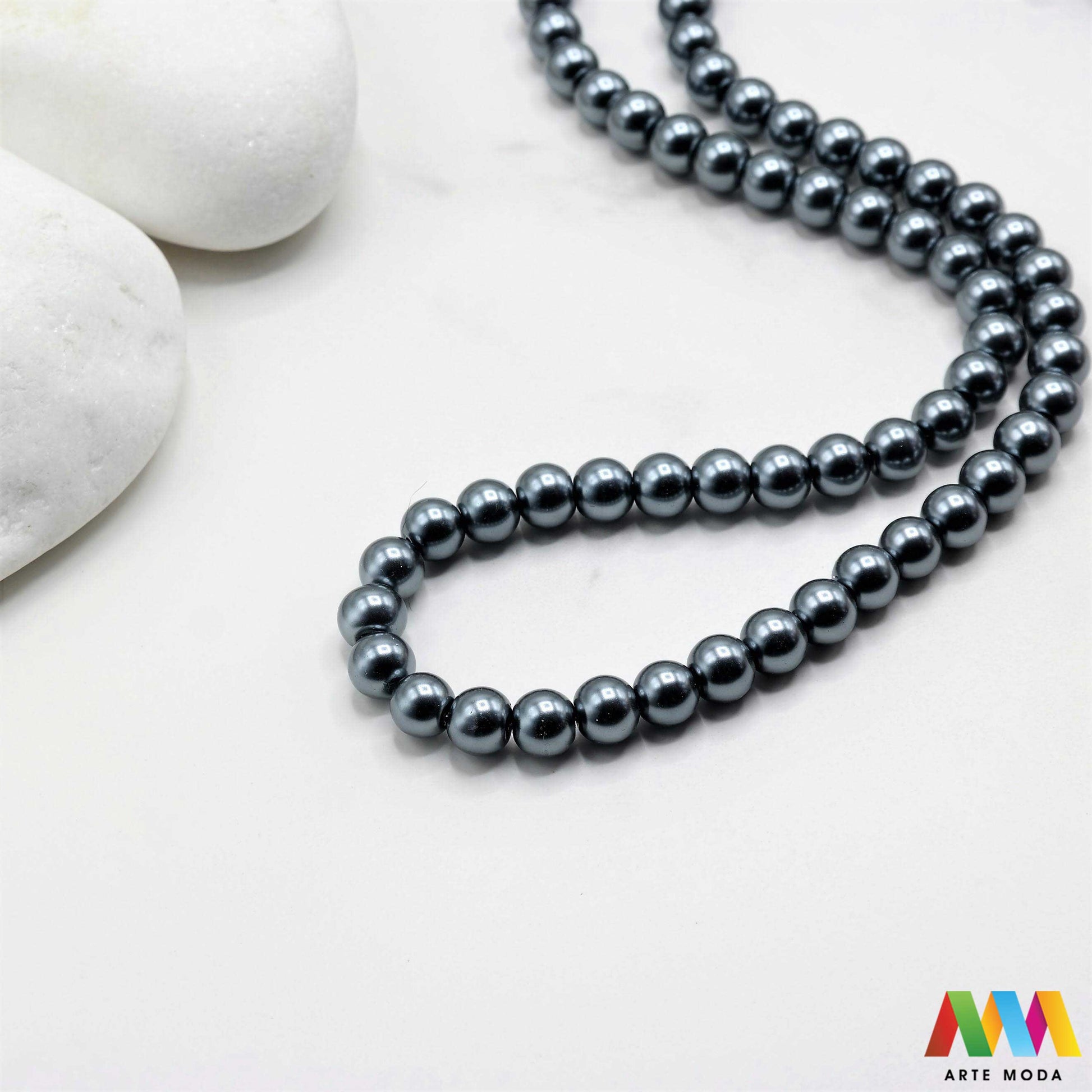 stakleni biseri niz staklo biser perle biserne zrna zrno perla staklene imitacija bisera sedefaste vjenčani nakit klasični DIY ogrlice bijeli u boji bisernim sjajem izrada nakita umjetni Za klasičnu eleganciju birajte staklene bisere imitacija bisera ima visok sedefasti sjaj i savršeno je glatka Idealni su za izradu vjenčanog nakita bezvremenskih ogrlica i narukvica raznim veličinama i bojama ovi biseri unose dašak luksuza u svaki uradi sam projekt Počnite nizati svoju eleganciju arte moda repromaterijal