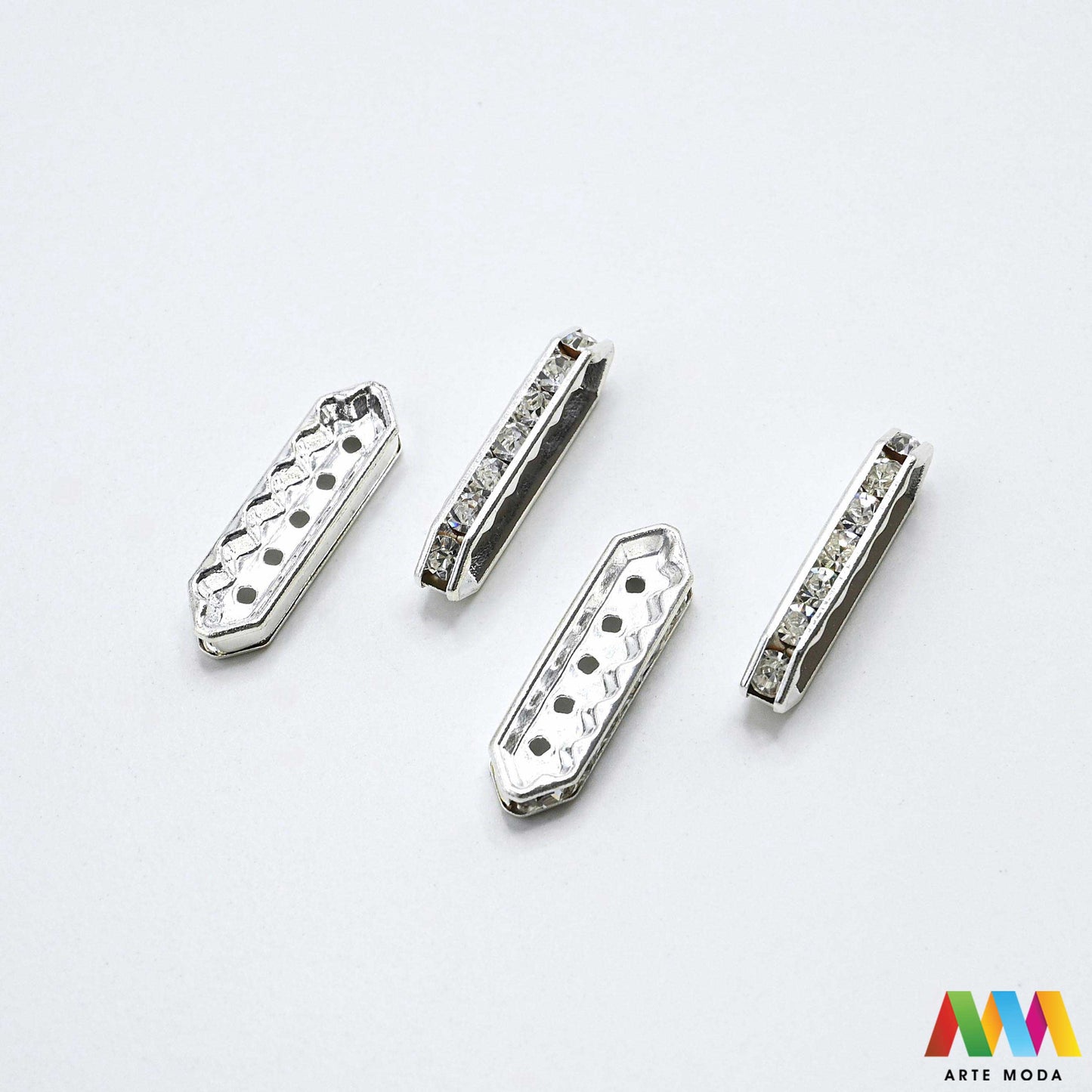 razdjelnik umetak spacer metalne izrada nakita DIY nakit distanceri metalni pribor separatori srebrne zlatne šajbice metalni za perle razmaknice komponente metal Mali ali ključni za profesionalan nakit Metalni umetci razdjelnici spacer perle služe za stvaranje razmaka i dodavanje sjaja perlama Sprječavaju trenje i ističu poludrago kamenje Neophodan element za izradu narukvica i ogrlica koje izgledaju bogatije i elegantnije arte moda repromaterijal