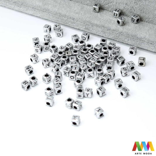 slova brojevi plastične nizanje imenom narukvice prijateljstva dječji nakit personalizirani kockaste perle okrugle abeceda DIY ručni rad izrada mix mješana Stvorite personalizirani nakit s našim plastičnim slovima i brojevima Perle u obliku kocki i krugova idealne su za izradu narukvica s imenom i porukama Lagane su šarene i savršene za dječji nakit i narukvice prijateljstva Lako nizanje za maksimalnu uradi sam zabavu arte moda repromaterijal