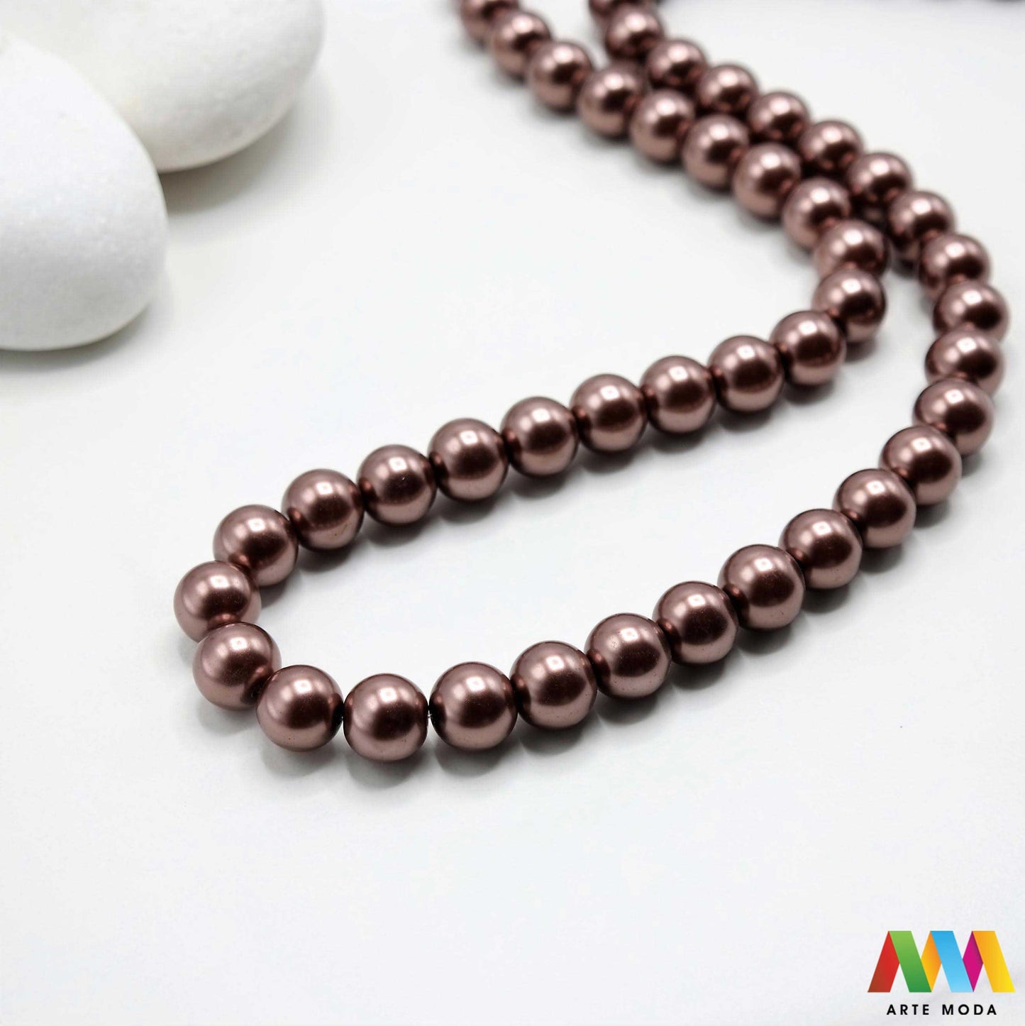 stakleni biseri niz staklo biser perle biserne zrna zrno perla staklene imitacija bisera sedefaste vjenčani nakit klasični DIY ogrlice bijeli u boji bisernim sjajem izrada nakita umjetni Za klasičnu eleganciju birajte staklene bisere imitacija bisera ima visok sedefasti sjaj i savršeno je glatka Idealni su za izradu vjenčanog nakita bezvremenskih ogrlica i narukvica raznim veličinama i bojama ovi biseri unose dašak luksuza u svaki uradi sam projekt Počnite nizati svoju eleganciju arte moda repromaterijal