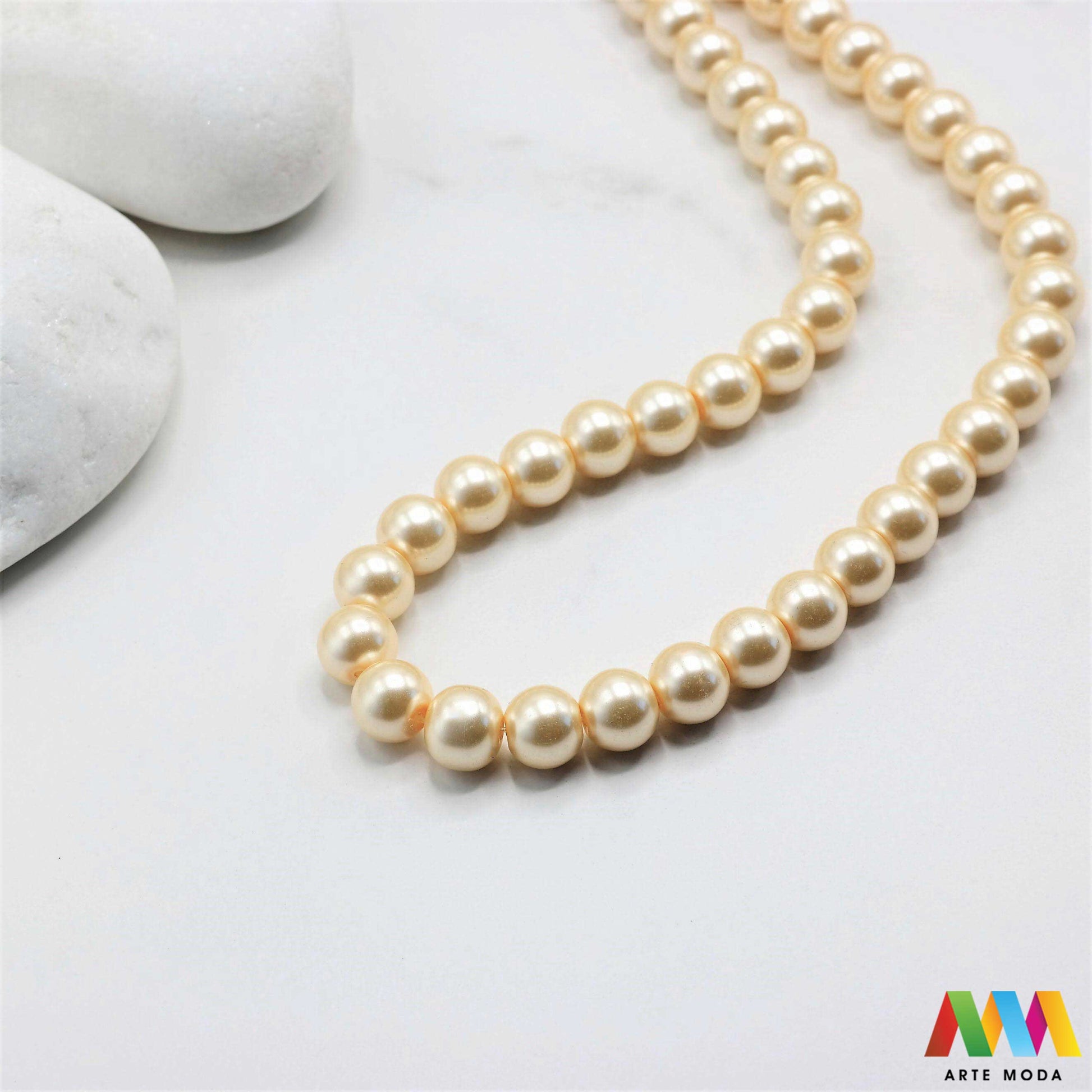 stakleni biseri niz staklo biser perle biserne zrna zrno perla staklene imitacija bisera sedefaste vjenčani nakit klasični DIY ogrlice bijeli u boji bisernim sjajem izrada nakita umjetni Za klasičnu eleganciju birajte staklene bisere imitacija bisera ima visok sedefasti sjaj i savršeno je glatka Idealni su za izradu vjenčanog nakita bezvremenskih ogrlica i narukvica raznim veličinama i bojama ovi biseri unose dašak luksuza u svaki uradi sam projekt Počnite nizati svoju eleganciju arte moda repromaterijal