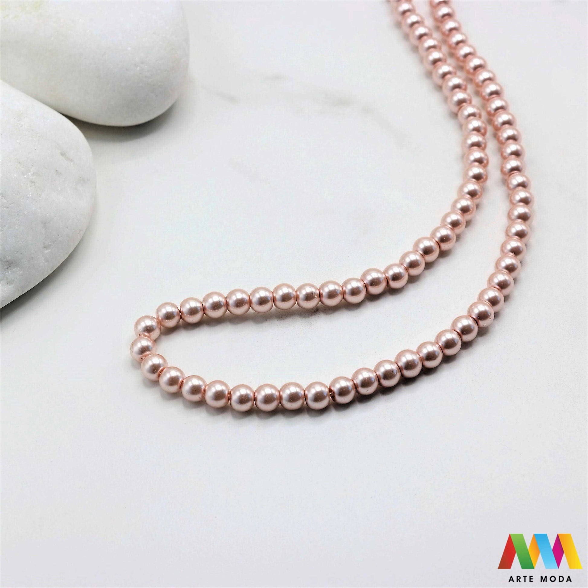 stakleni biseri niz staklo biser perle biserne zrna zrno perla staklene imitacija bisera sedefaste vjenčani nakit klasični DIY ogrlice bijeli u boji bisernim sjajem izrada nakita umjetni Za klasičnu eleganciju birajte staklene bisere imitacija bisera ima visok sedefasti sjaj i savršeno je glatka Idealni su za izradu vjenčanog nakita bezvremenskih ogrlica i narukvica raznim veličinama i bojama ovi biseri unose dašak luksuza u svaki uradi sam projekt Počnite nizati svoju eleganciju arte moda repromaterijal