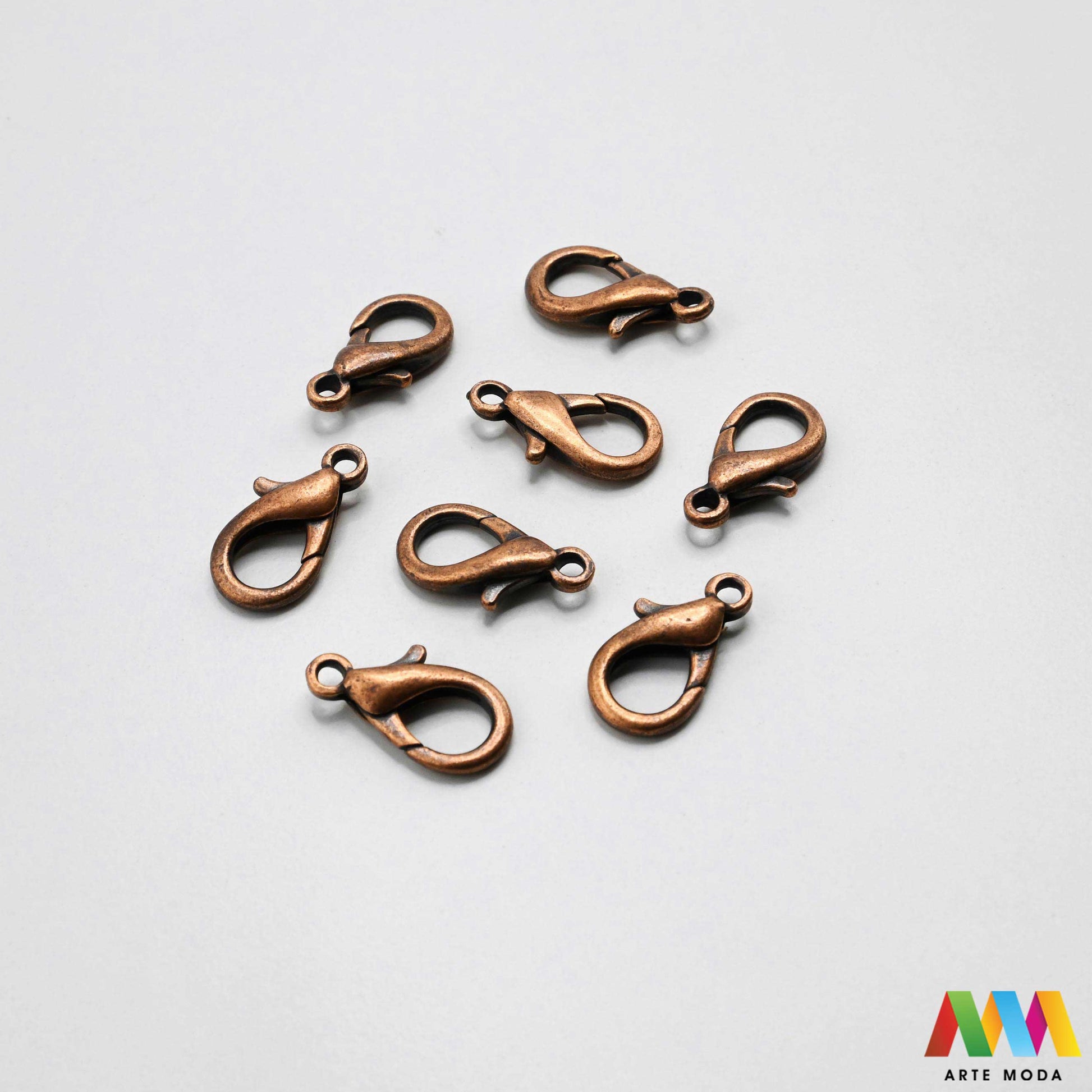 kopče metalne karabiner togl magnet kukice narukvice ogrlice zatvarači nakit DIY metalni pribor spajanje nakita srebrne zlatne karabin magnetne završne kopča narukvica ogrlica Osigurajte svoj nakit Metalne kopče su esencijalne za sigurno završavanje ogrlica i narukvica Birajte između karabin kopči pouzdanost magnetnih kopči lakoća i togl kopči stil Kvalitetni zatvarači u raznim bojama temelj svakog uradi sam nakit projekta arte moda repromaterijal