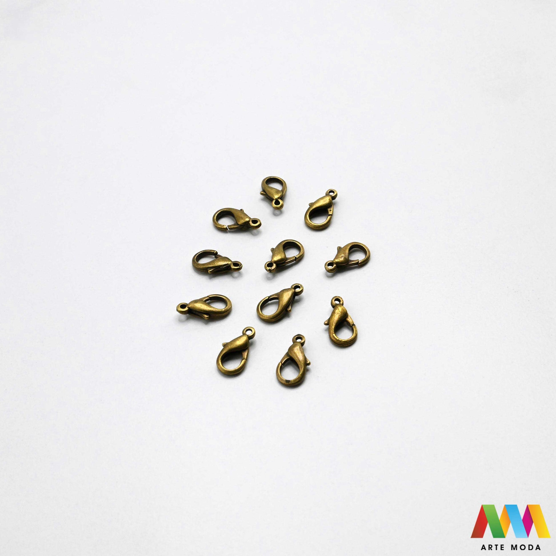 kopče metalne karabiner togl magnet kukice narukvice ogrlice zatvarači nakit DIY metalni pribor spajanje nakita srebrne zlatne karabin magnetne završne kopča narukvica ogrlica Osigurajte svoj nakit Metalne kopče su esencijalne za sigurno završavanje ogrlica i narukvica Birajte između karabin kopči pouzdanost magnetnih kopči lakoća i togl kopči stil Kvalitetni zatvarači u raznim bojama temelj svakog uradi sam nakit projekta arte moda repromaterijal