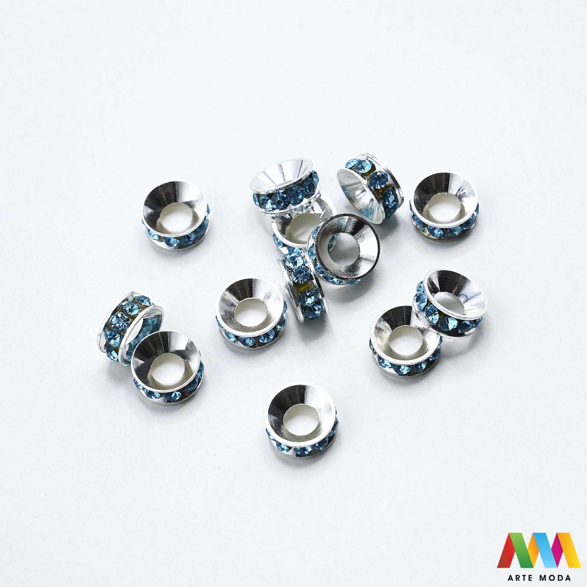 razdjelnik umetak spacer metalne izrada nakita DIY nakit distanceri metalni pribor separatori srebrne zlatne šajbice metalni za perle razmaknice komponente metal Mali ali ključni za profesionalan nakit Metalni umetci razdjelnici spacer perle služe za stvaranje razmaka i dodavanje sjaja perlama Sprječavaju trenje i ističu poludrago kamenje Neophodan element za izradu narukvica i ogrlica koje izgledaju bogatije i elegantnije arte moda repromaterijal