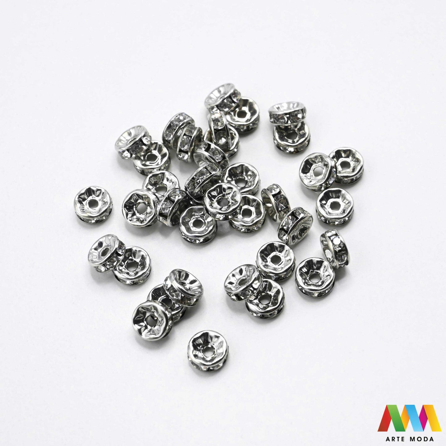 razdjelnik umetak spacer metalne izrada nakita DIY nakit distanceri metalni pribor separatori srebrne zlatne šajbice metalni za perle razmaknice komponente metal Mali ali ključni za profesionalan nakit Metalni umetci razdjelnici spacer perle služe za stvaranje razmaka i dodavanje sjaja perlama Sprječavaju trenje i ističu poludrago kamenje Neophodan element za izradu narukvica i ogrlica koje izgledaju bogatije i elegantnije arte moda repromaterijal