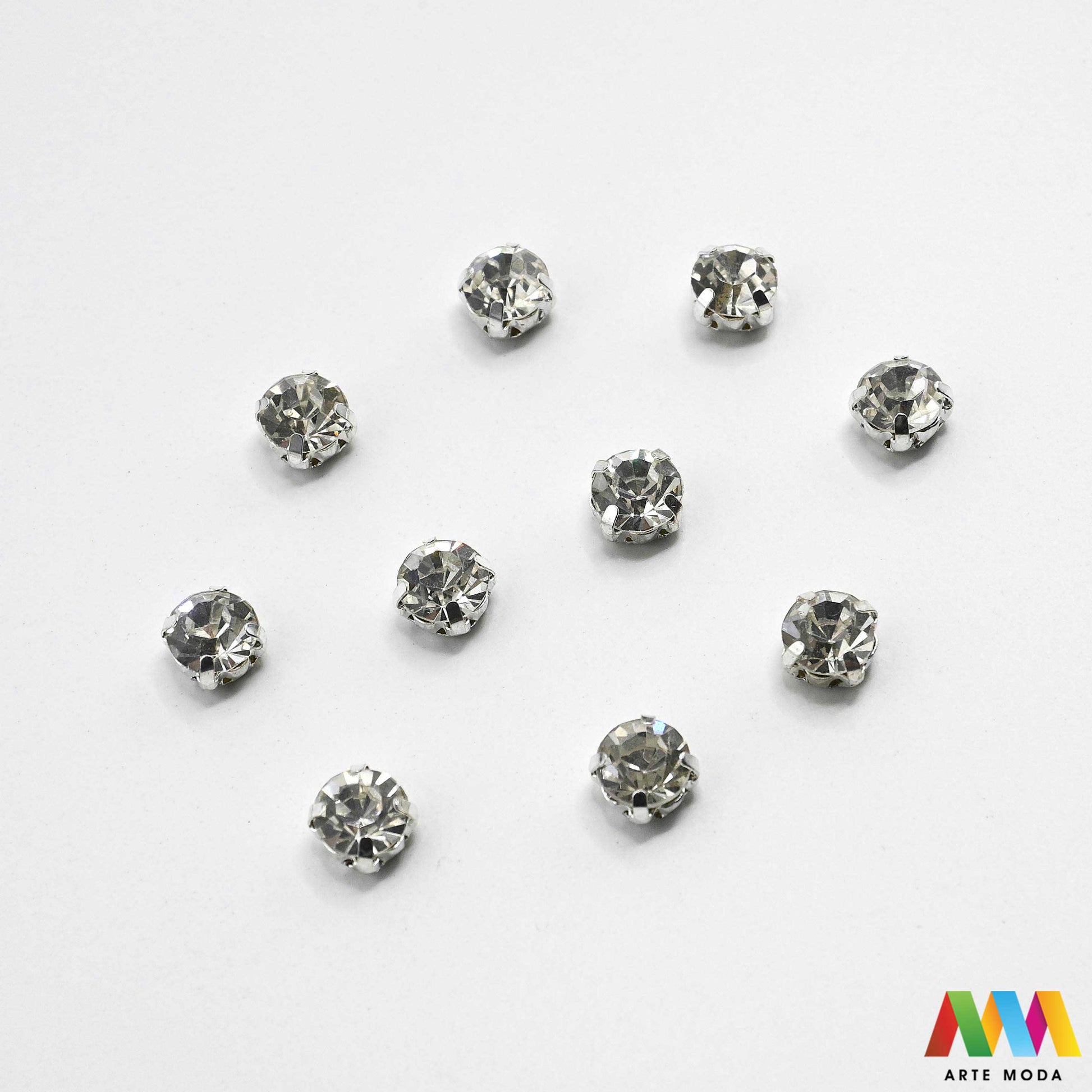 cirkoni stakleni metalni kalup blještavo sjajno perle privjesci rhinestones šivanje lijepljenje nakit glamur kostimi dekoracije ukrasi kalupu cirkon kopči blještavi Postignite maksimalan sjaj s staklenim cirkonima u metalnom kalupu Ovi blještavi cirkoni su sigurno fiksirani i spremni za šivanje lijepljenje ili nizanje Idealni za izradu glamuroznog nakita ukrašavanje kostima i svečane dekoracije Brz jednostavan i elegantan put do blistavog "uradi sam" projekta arte moda repromaterijal