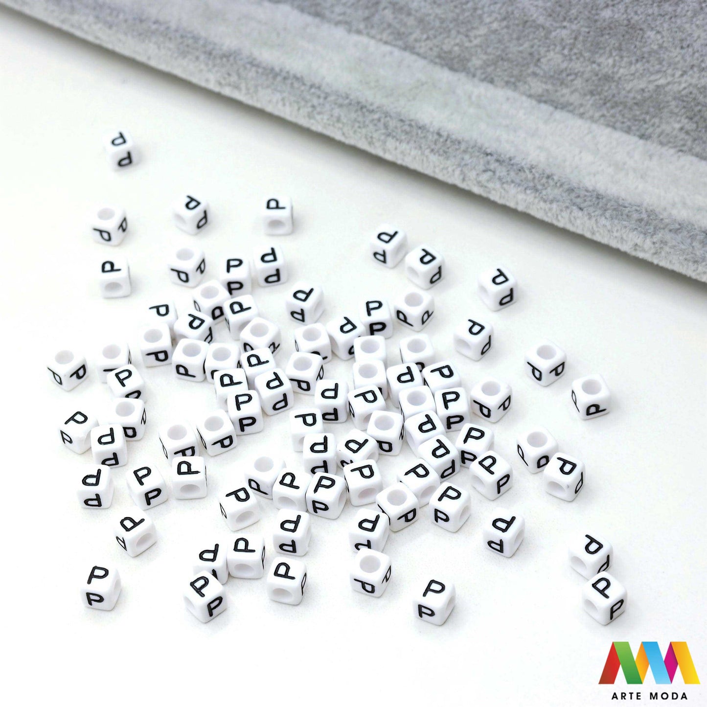 slova brojevi plastične nizanje imenom narukvice prijateljstva dječji nakit personalizirani kockaste perle okrugle abeceda DIY ručni rad izrada mix mješana Stvorite personalizirani nakit s našim plastičnim slovima i brojevima Perle u obliku kocki i krugova idealne su za izradu narukvica s imenom i porukama Lagane su šarene i savršene za dječji nakit i narukvice prijateljstva Lako nizanje za maksimalnu uradi sam zabavu arte moda repromaterijal