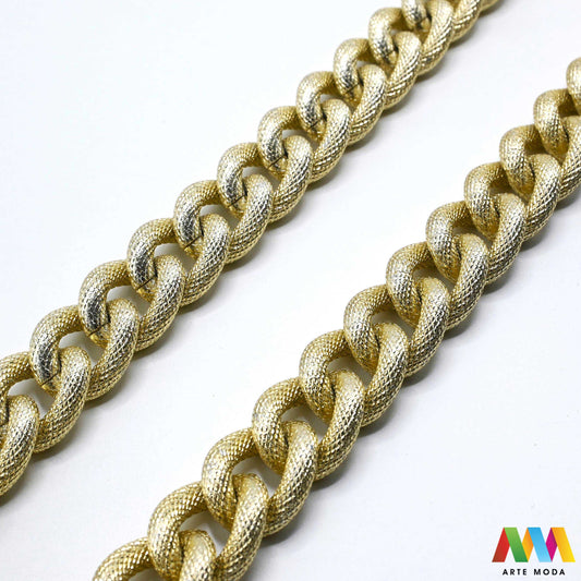 aluminijski lanac torbe ruksak nakit lagani izrada aluminij DIY materijal remen ogrlice narukvice karike ručke pribor komponente ukrasni repromaterijal Želite lagan i trendi materijal Aluminijski lanci savršeni su za vaše projekte Idealni su za izradu laganih remena za torbe ili statement nakita ogrlice narukvice Lakši su od klasičnih metala ne opterećuju i dolaze u raznim bojama i debljinama Lako ih je rezati i oblikovati laganu eleganciju za svoj uradi sam nakit i modne dodatke arte moda repromaterijal