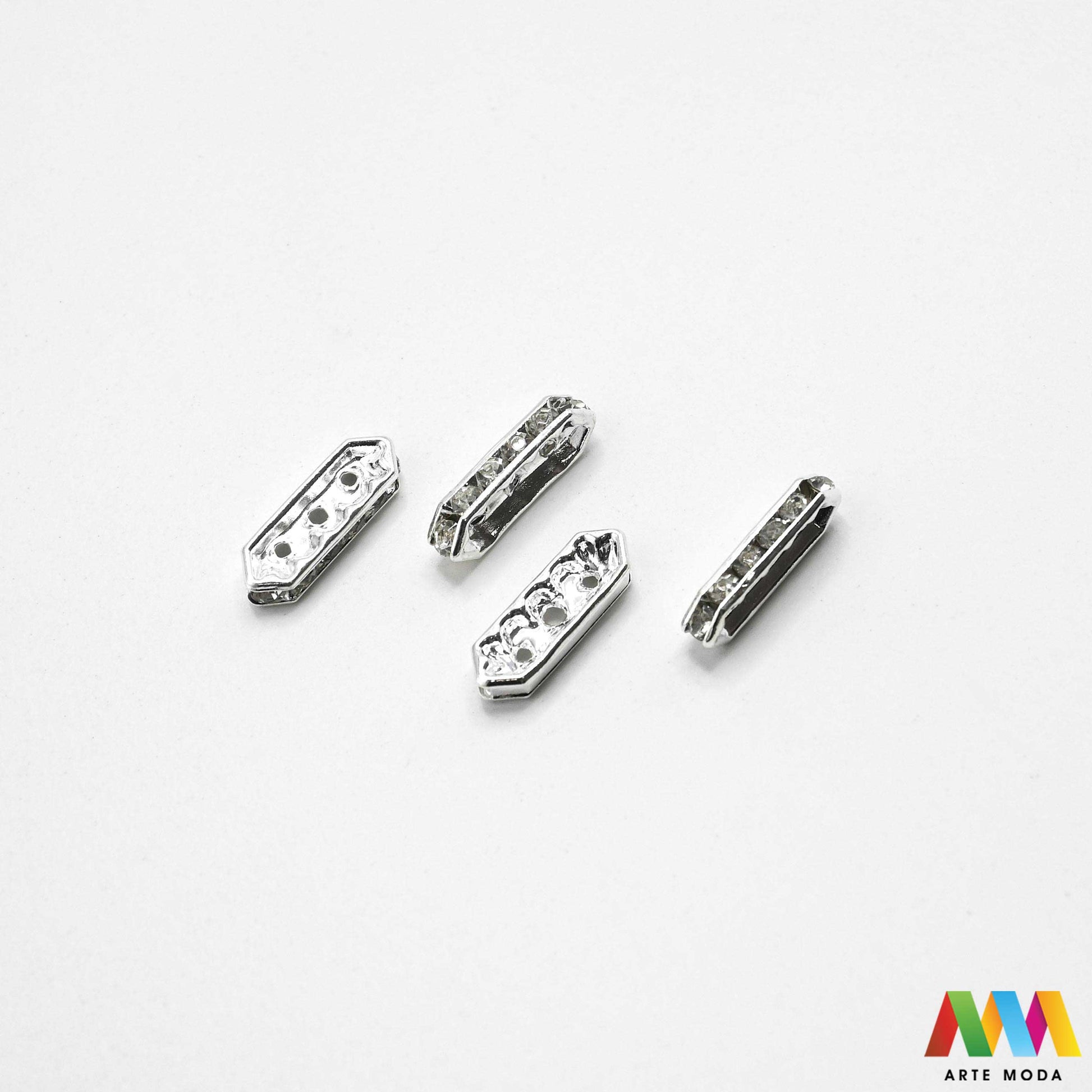 razdjelnik umetak spacer metalne izrada nakita DIY nakit distanceri metalni pribor separatori srebrne zlatne šajbice metalni za perle razmaknice komponente metal Mali ali ključni za profesionalan nakit Metalni umetci razdjelnici spacer perle služe za stvaranje razmaka i dodavanje sjaja perlama Sprječavaju trenje i ističu poludrago kamenje Neophodan element za izradu narukvica i ogrlica koje izgledaju bogatije i elegantnije arte moda repromaterijal