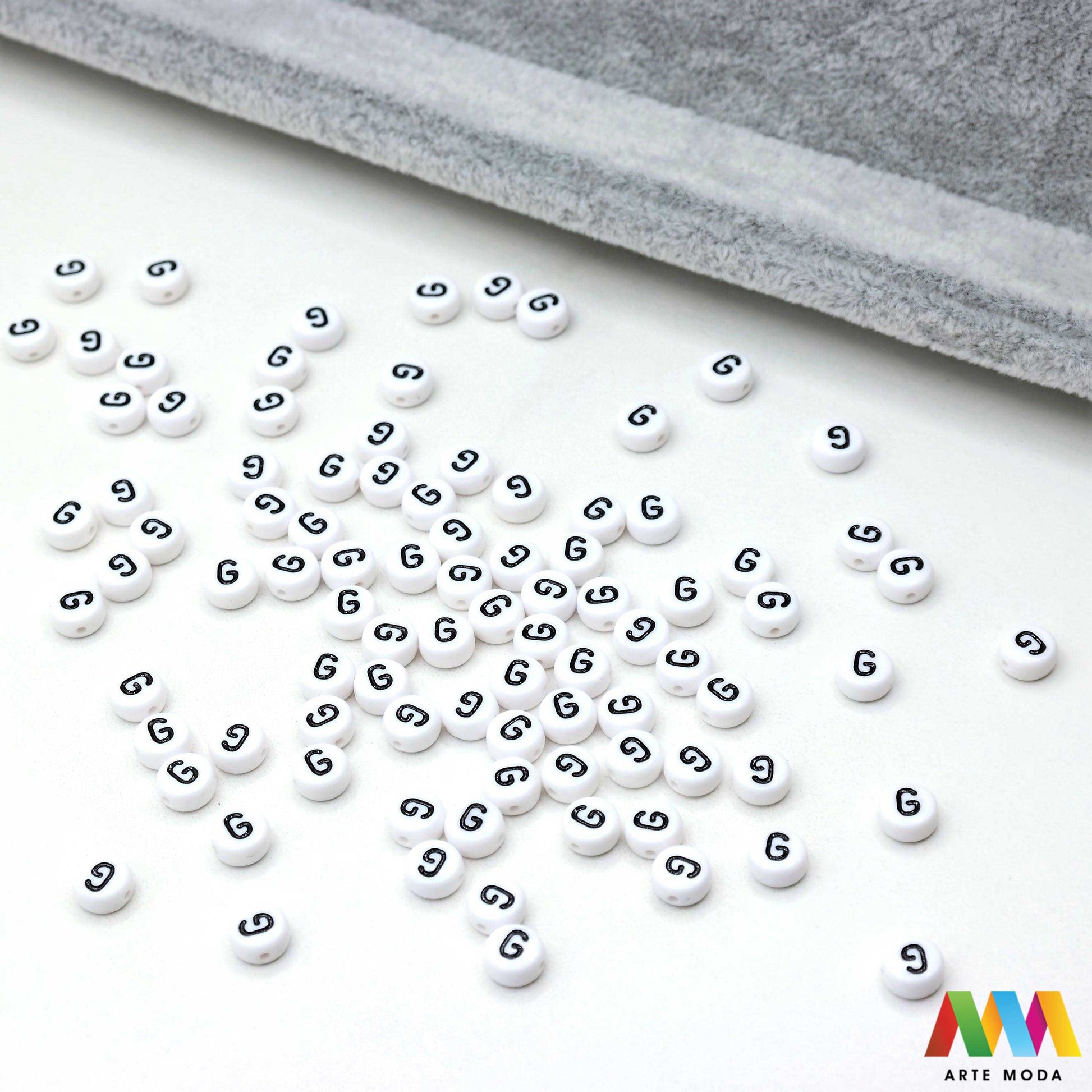 slova brojevi plastične nizanje imenom narukvice prijateljstva dječji nakit personalizirani kockaste perle okrugle abeceda DIY ručni rad izrada mix mješana Stvorite personalizirani nakit s našim plastičnim slovima i brojevima Perle u obliku kocki i krugova idealne su za izradu narukvica s imenom i porukama Lagane su šarene i savršene za dječji nakit i narukvice prijateljstva Lako nizanje za maksimalnu uradi sam zabavu arte moda repromaterijal