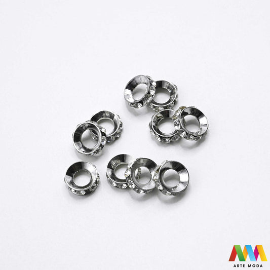 razdjelnik umetak spacer metalne izrada nakita DIY nakit distanceri metalni pribor separatori srebrne zlatne šajbice metalni za perle razmaknice komponente metal Mali ali ključni za profesionalan nakit Metalni umetci razdjelnici spacer perle služe za stvaranje razmaka i dodavanje sjaja perlama Sprječavaju trenje i ističu poludrago kamenje Neophodan element za izradu narukvica i ogrlica koje izgledaju bogatije i elegantnije arte moda repromaterijal