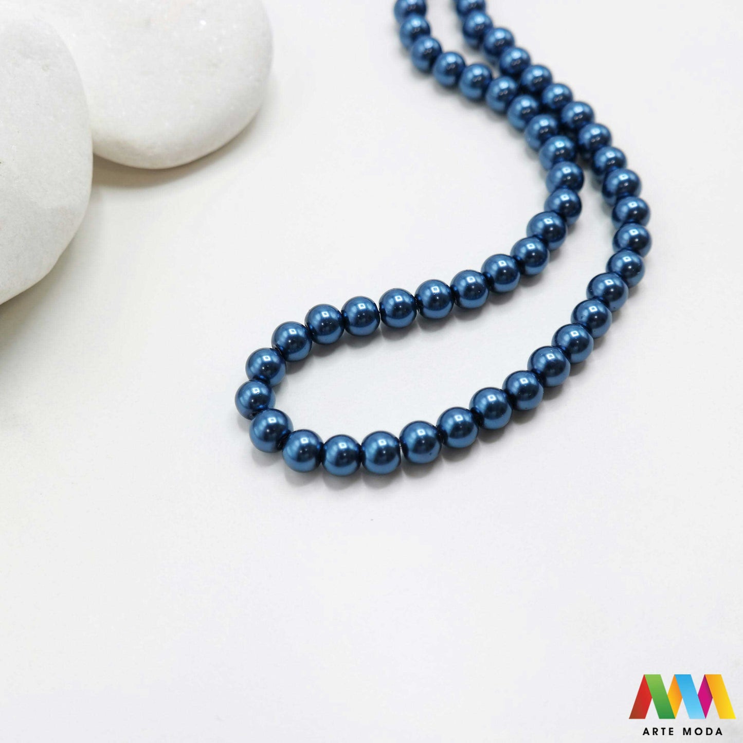 stakleni biseri niz staklo biser perle biserne zrna zrno perla staklene imitacija bisera sedefaste vjenčani nakit klasični DIY ogrlice bijeli u boji bisernim sjajem izrada nakita umjetni Za klasičnu eleganciju birajte staklene bisere imitacija bisera ima visok sedefasti sjaj i savršeno je glatka Idealni su za izradu vjenčanog nakita bezvremenskih ogrlica i narukvica raznim veličinama i bojama ovi biseri unose dašak luksuza u svaki uradi sam projekt Počnite nizati svoju eleganciju arte moda repromaterijal