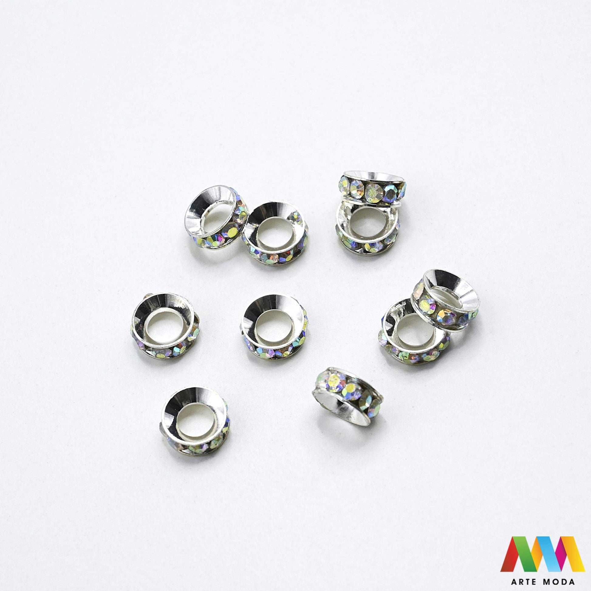 razdjelnik umetak spacer metalne izrada nakita DIY nakit distanceri metalni pribor separatori srebrne zlatne šajbice metalni za perle razmaknice komponente metal Mali ali ključni za profesionalan nakit Metalni umetci razdjelnici spacer perle služe za stvaranje razmaka i dodavanje sjaja perlama Sprječavaju trenje i ističu poludrago kamenje Neophodan element za izradu narukvica i ogrlica koje izgledaju bogatije i elegantnije arte moda repromaterijal