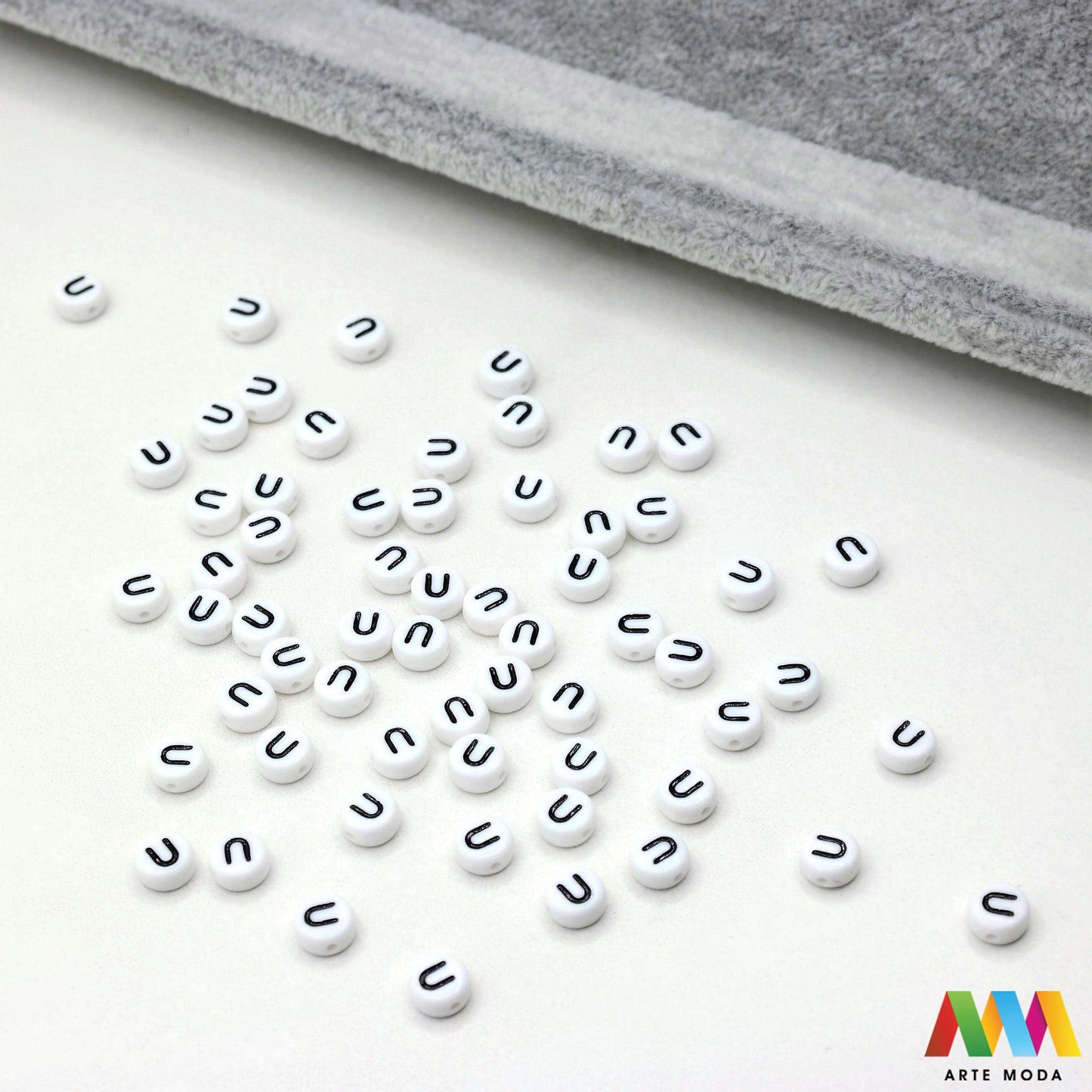 slova brojevi plastične nizanje imenom narukvice prijateljstva dječji nakit personalizirani kockaste perle okrugle abeceda DIY ručni rad izrada mix mješana Stvorite personalizirani nakit s našim plastičnim slovima i brojevima Perle u obliku kocki i krugova idealne su za izradu narukvica s imenom i porukama Lagane su šarene i savršene za dječji nakit i narukvice prijateljstva Lako nizanje za maksimalnu uradi sam zabavu arte moda repromaterijal