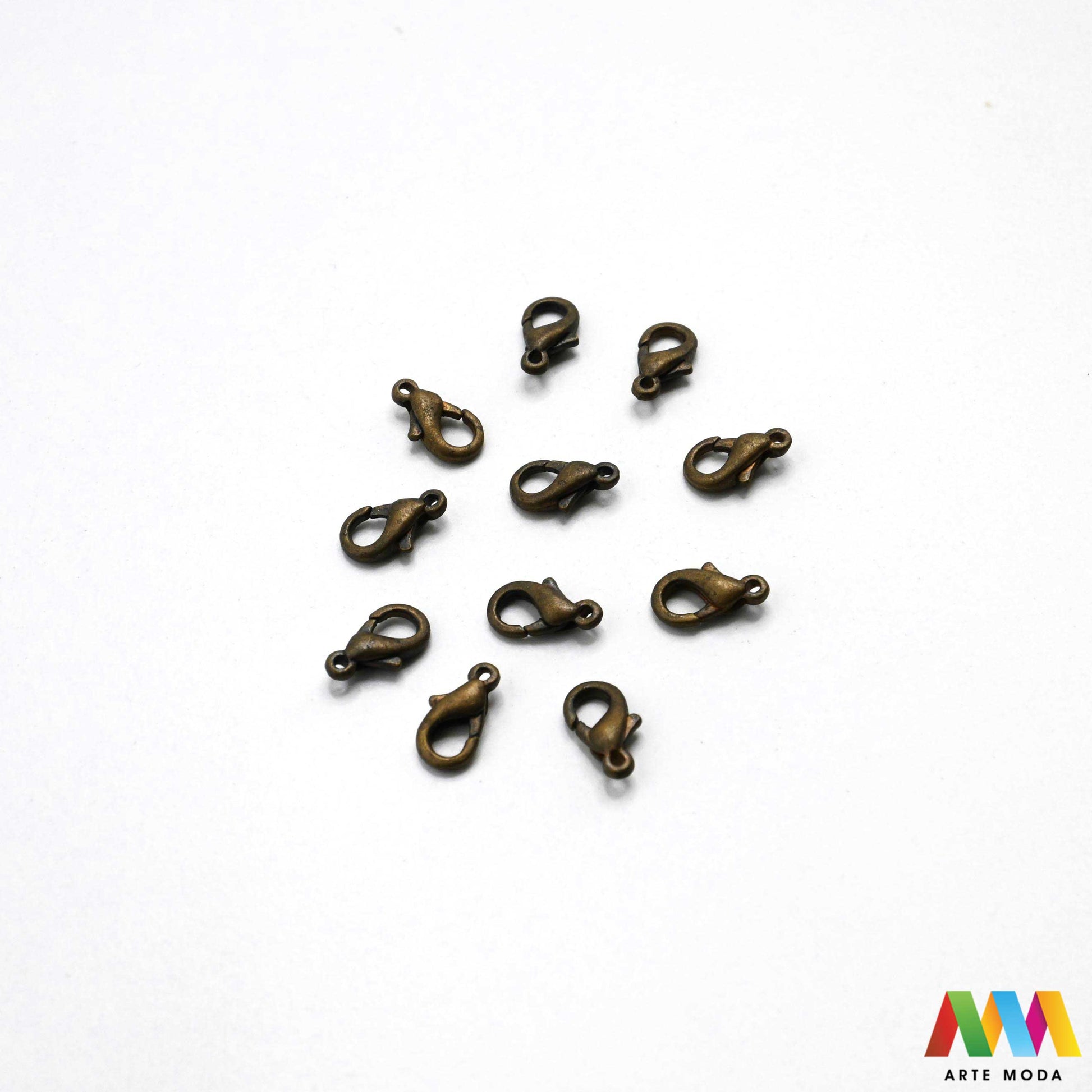 kopče metalne karabiner togl magnet kukice narukvice ogrlice zatvarači nakit DIY metalni pribor spajanje nakita srebrne zlatne karabin magnetne završne kopča narukvica ogrlica Osigurajte svoj nakit Metalne kopče su esencijalne za sigurno završavanje ogrlica i narukvica Birajte između karabin kopči pouzdanost magnetnih kopči lakoća i togl kopči stil Kvalitetni zatvarači u raznim bojama temelj svakog uradi sam nakit projekta arte moda repromaterijal