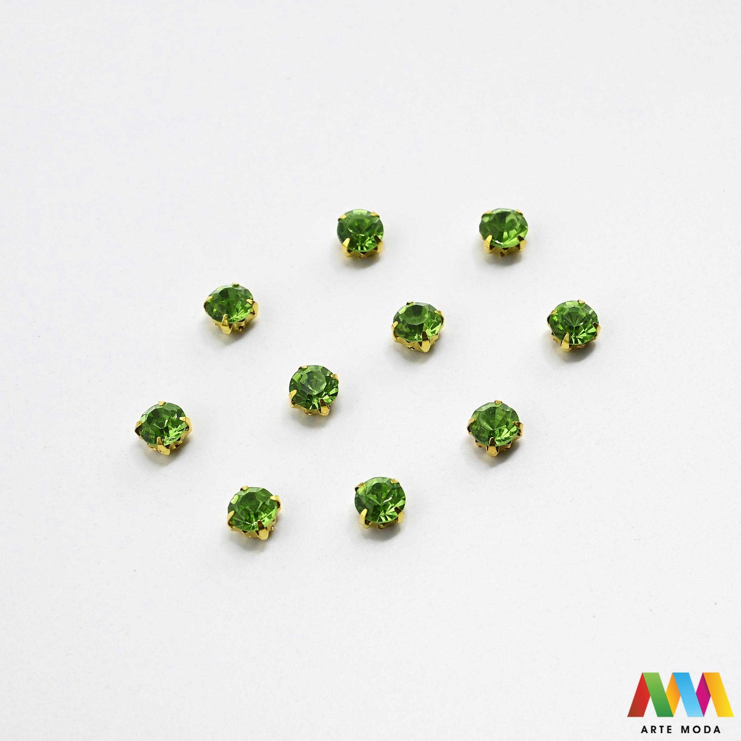 cirkoni stakleni metalni kalup blještavo sjajno perle privjesci rhinestones šivanje lijepljenje nakit glamur kostimi dekoracije ukrasi kalupu cirkon kopči blještavi Postignite maksimalan sjaj s staklenim cirkonima u metalnom kalupu Ovi blještavi cirkoni su sigurno fiksirani i spremni za šivanje lijepljenje ili nizanje Idealni za izradu glamuroznog nakita ukrašavanje kostima i svečane dekoracije Brz jednostavan i elegantan put do blistavog "uradi sam" projekta arte moda repromaterijal