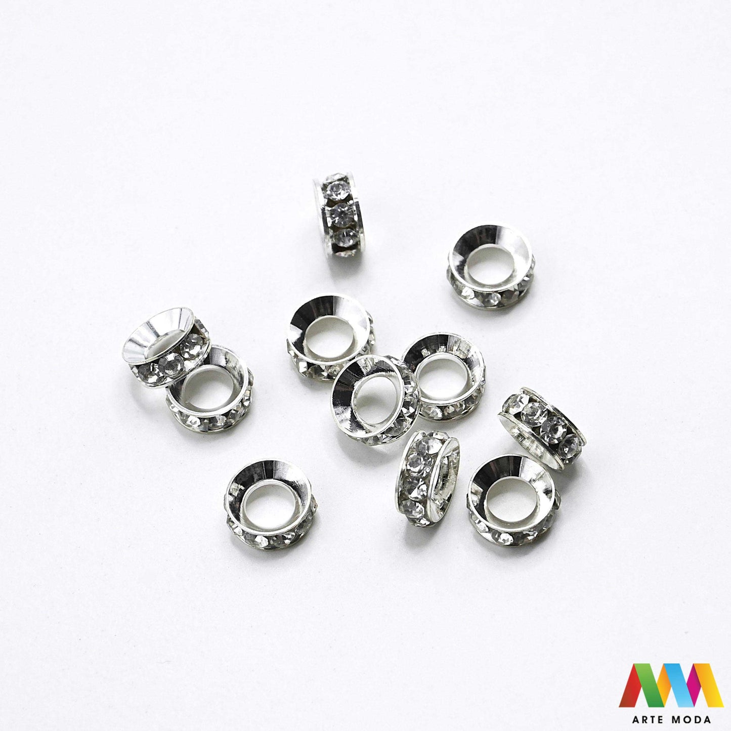 razdjelnik umetak spacer metalne izrada nakita DIY nakit distanceri metalni pribor separatori srebrne zlatne šajbice metalni za perle razmaknice komponente metal Mali ali ključni za profesionalan nakit Metalni umetci razdjelnici spacer perle služe za stvaranje razmaka i dodavanje sjaja perlama Sprječavaju trenje i ističu poludrago kamenje Neophodan element za izradu narukvica i ogrlica koje izgledaju bogatije i elegantnije arte moda repromaterijal