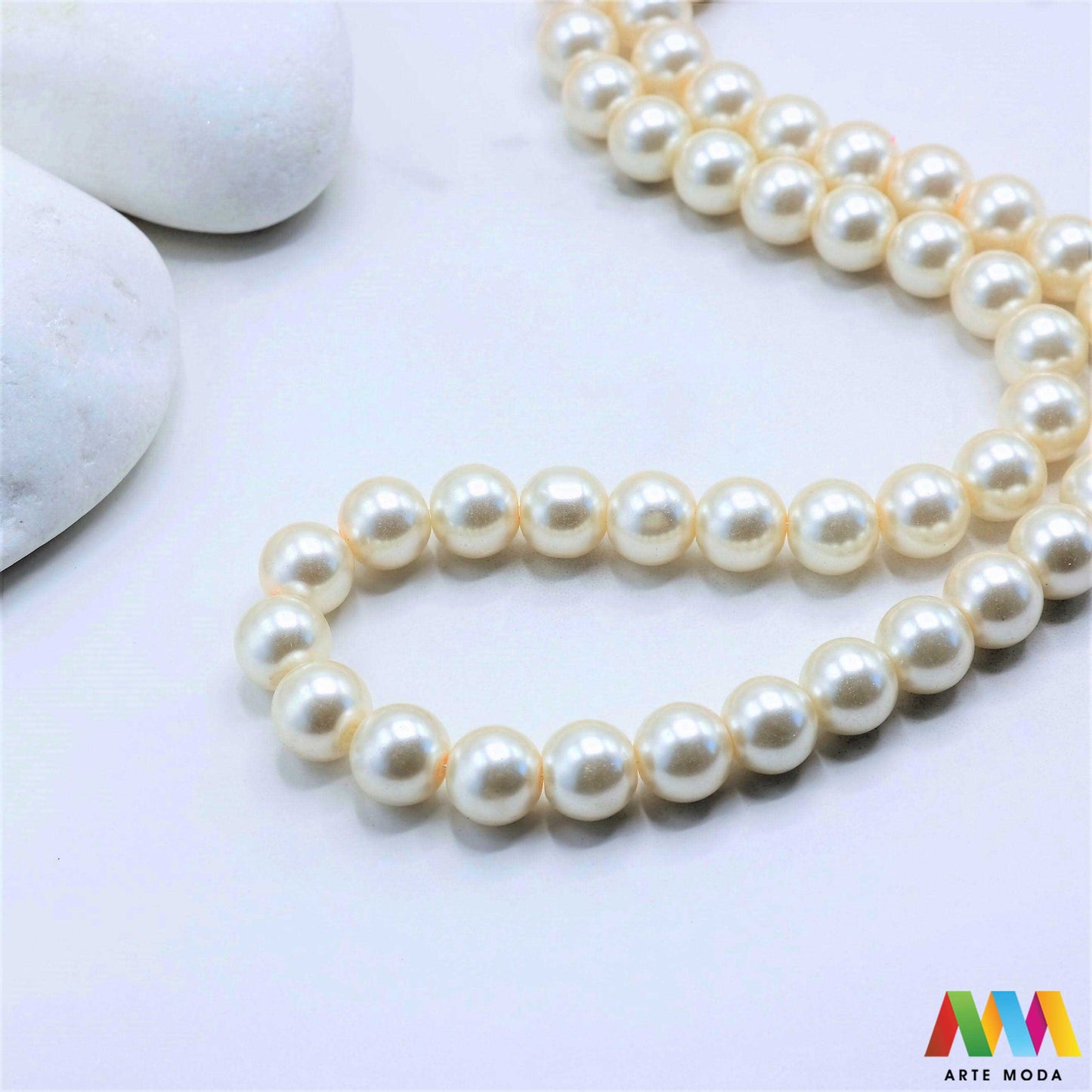 stakleni biseri niz staklo biser perle biserne zrna zrno perla staklene imitacija bisera sedefaste vjenčani nakit klasični DIY ogrlice bijeli u boji bisernim sjajem izrada nakita umjetni Za klasičnu eleganciju birajte staklene bisere imitacija bisera ima visok sedefasti sjaj i savršeno je glatka Idealni su za izradu vjenčanog nakita bezvremenskih ogrlica i narukvica raznim veličinama i bojama ovi biseri unose dašak luksuza u svaki uradi sam projekt Počnite nizati svoju eleganciju arte moda repromaterijal